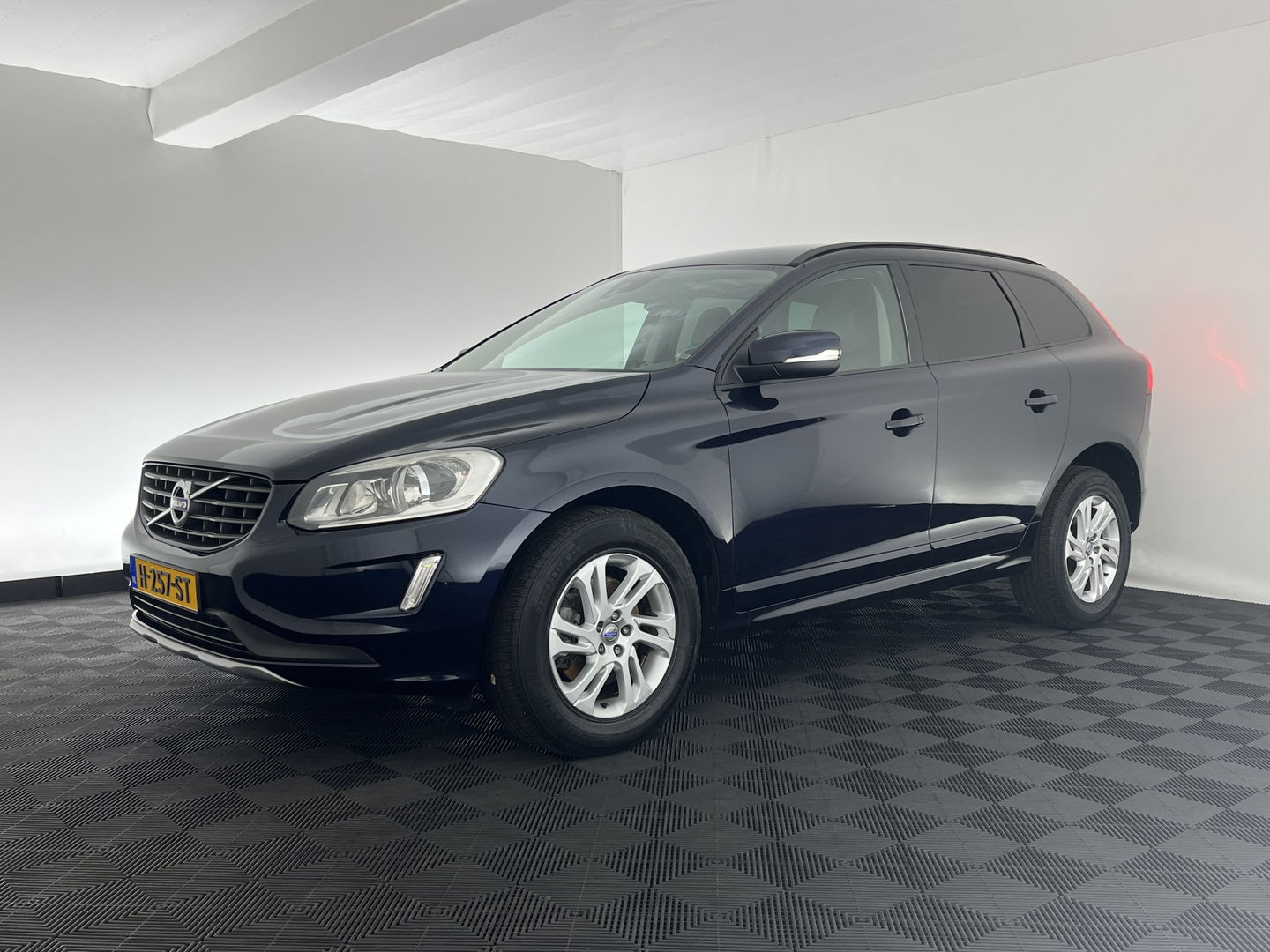 Volvo XC60 2.0 D3 FWD Momentum *LEATHER | NAVI-FULLMAP | COMFORT-SEATS | ECC | PDC | CRUISE | PRIVACY-GLASS | TOWBAR | 17''ALU*
