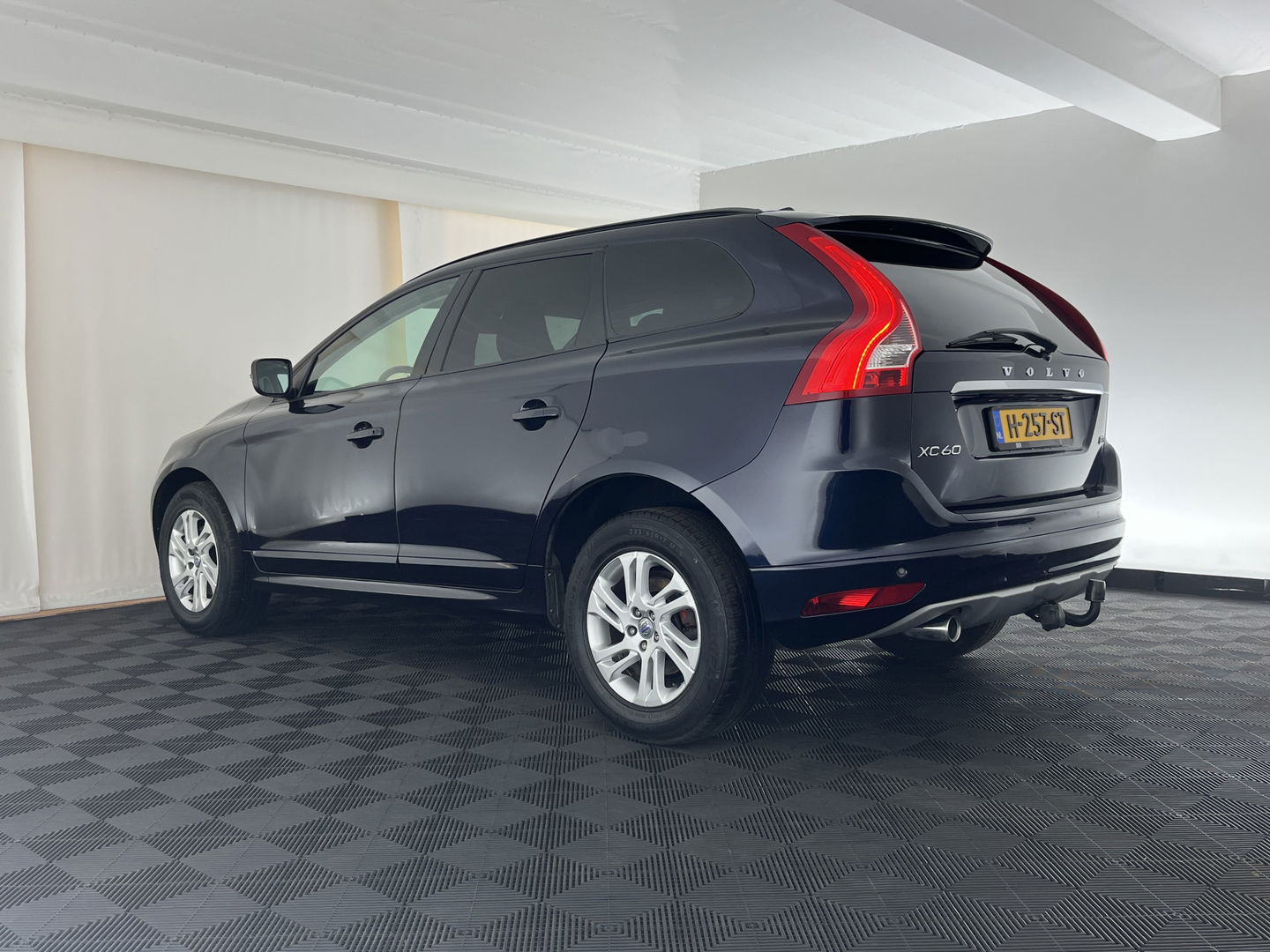 Volvo XC60 2.0 D3 FWD Momentum *LEATHER | NAVI-FULLMAP | COMFORT-SEATS | ECC | PDC | CRUISE | PRIVACY-GLASS | TOWBAR | 17''ALU*