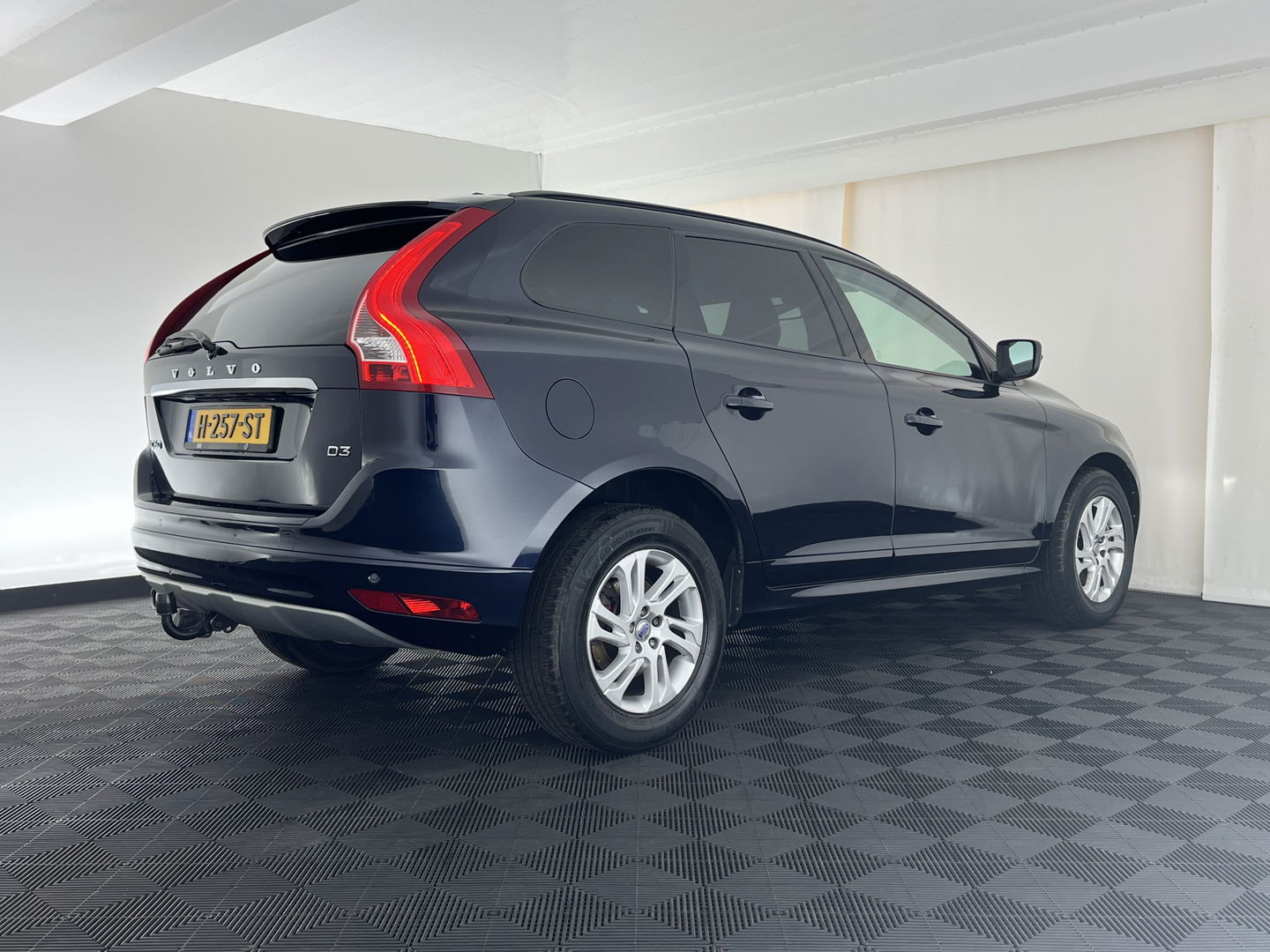 Volvo XC60 2.0 D3 FWD Momentum *LEATHER | NAVI-FULLMAP | COMFORT-SEATS | ECC | PDC | CRUISE | PRIVACY-GLASS | TOWBAR | 17''ALU*