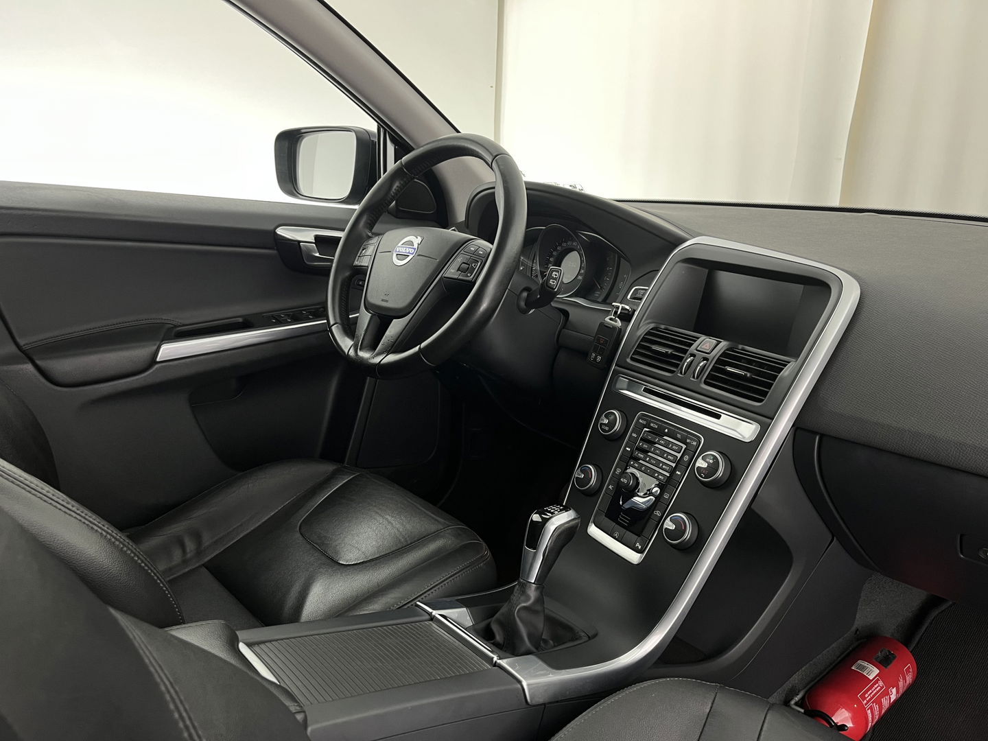 Volvo XC60 2.0 D3 FWD Momentum *LEATHER | NAVI-FULLMAP | COMFORT-SEATS | ECC | PDC | CRUISE | PRIVACY-GLASS | TOWBAR | 17''ALU*