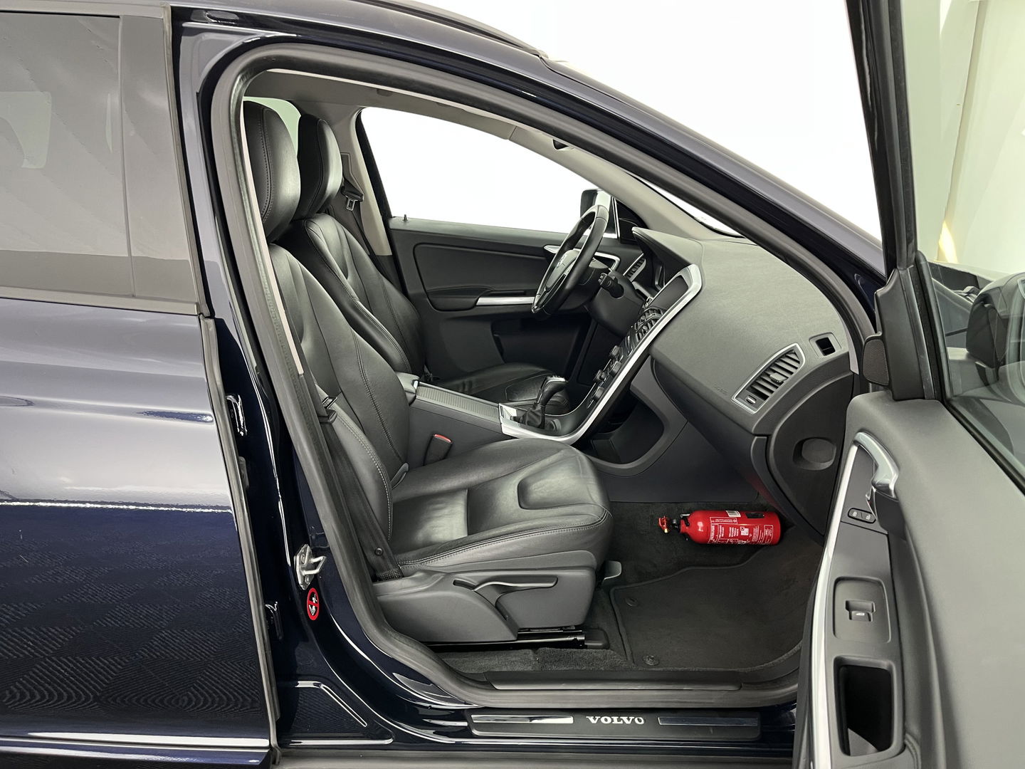 Volvo XC60 2.0 D3 FWD Momentum *LEATHER | NAVI-FULLMAP | COMFORT-SEATS | ECC | PDC | CRUISE | PRIVACY-GLASS | TOWBAR | 17''ALU*