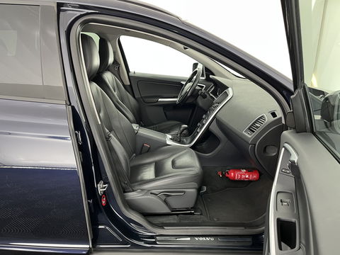 Volvo XC60 2.0 D3 FWD Momentum *LEATHER | NAVI-FULLMAP | COMFORT-SEATS | ECC | PDC | CRUISE | PRIVACY-GLASS | TOWBAR | 17''ALU*