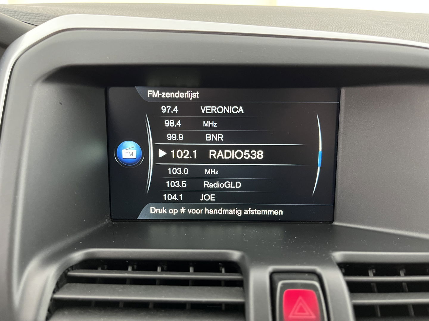 Volvo XC60 2.0 D3 FWD Momentum *LEATHER | NAVI-FULLMAP | COMFORT-SEATS | ECC | PDC | CRUISE | PRIVACY-GLASS | TOWBAR | 17''ALU*