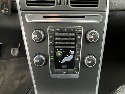 Volvo XC60 2.0 D3 FWD Momentum *LEATHER | NAVI-FULLMAP | COMFORT-SEATS | ECC | PDC | CRUISE | PRIVACY-GLASS | TOWBAR | 17''ALU*