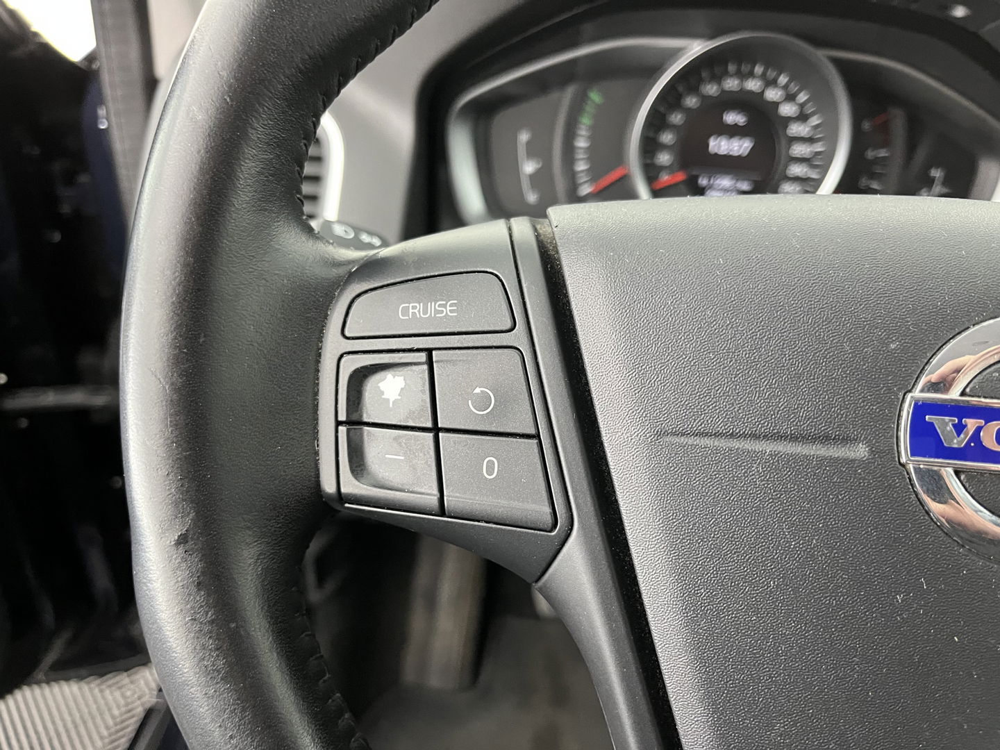 Volvo XC60 2.0 D3 FWD Momentum *LEATHER | NAVI-FULLMAP | COMFORT-SEATS | ECC | PDC | CRUISE | PRIVACY-GLASS | TOWBAR | 17''ALU*