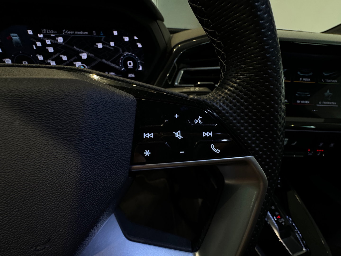 Audi Q4 e-tron 40 S Line 77 kWh Sfeer|CarPlay|Keyless|Night