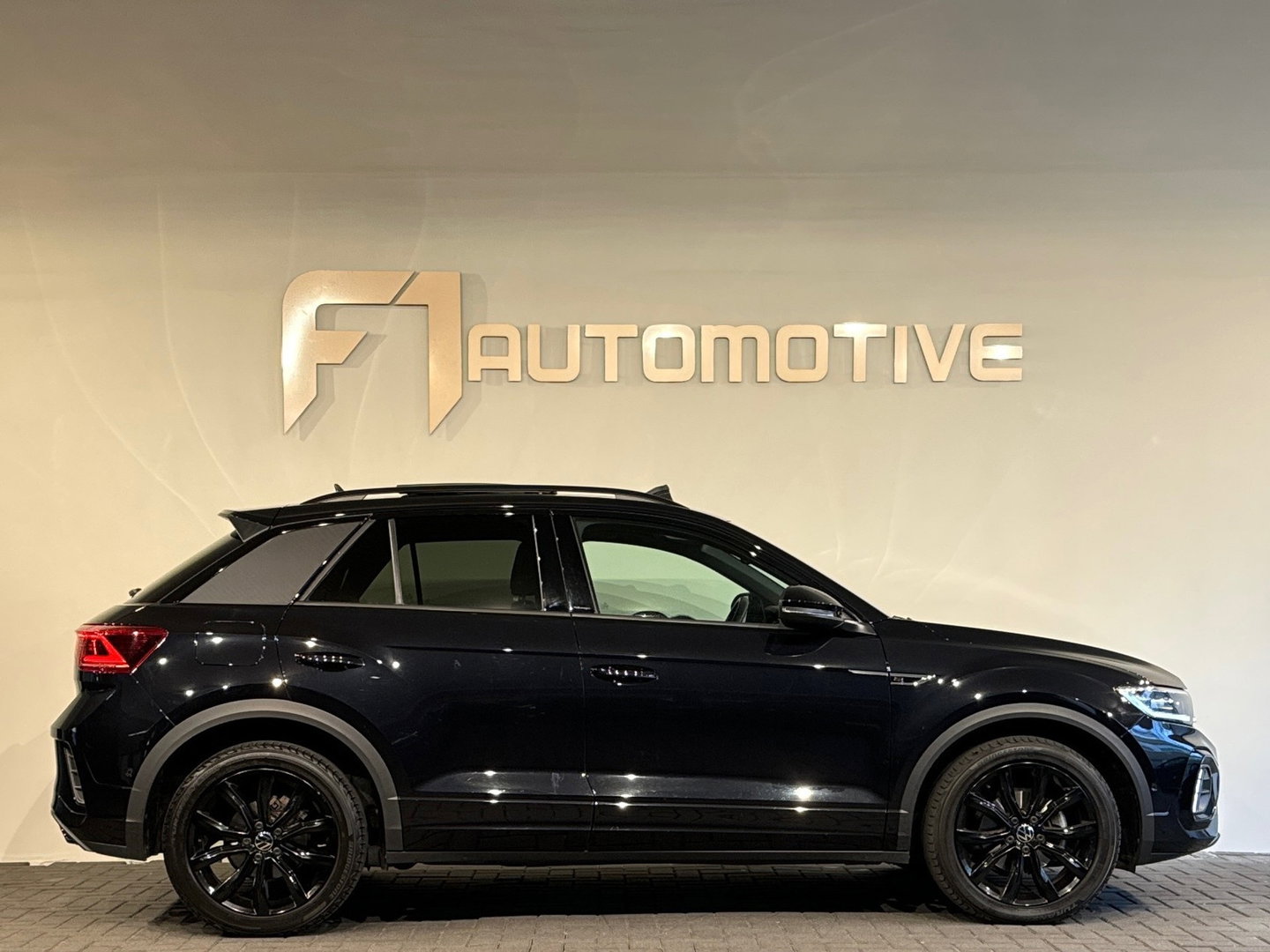 Volkswagen T-Roc 1.5 TSI R-Line Pano|Keyles|IQ|Sfeer|Camera
