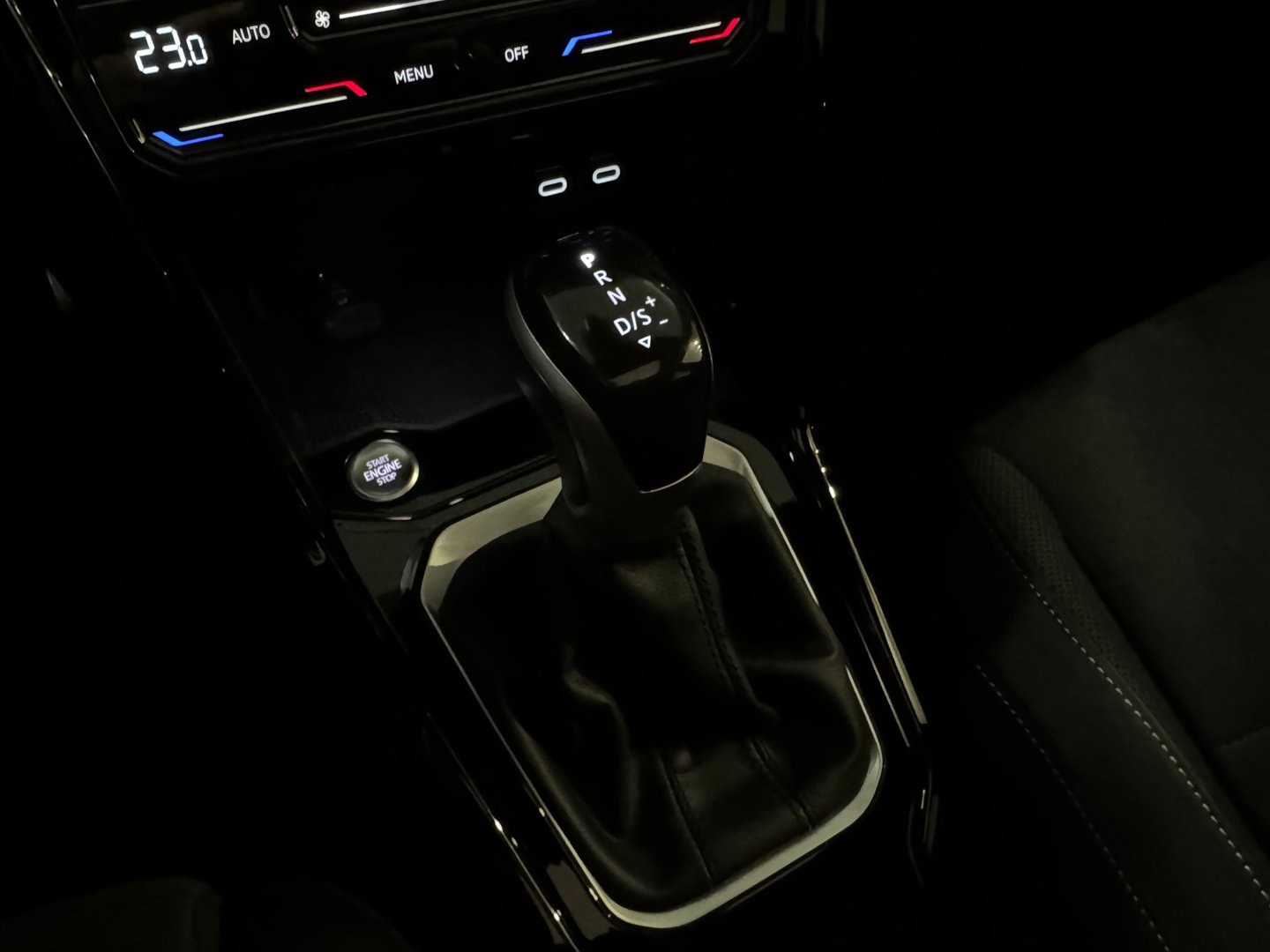 Volkswagen T-Roc 1.5 TSI R-Line Pano|Keyles|IQ|Sfeer|Camera