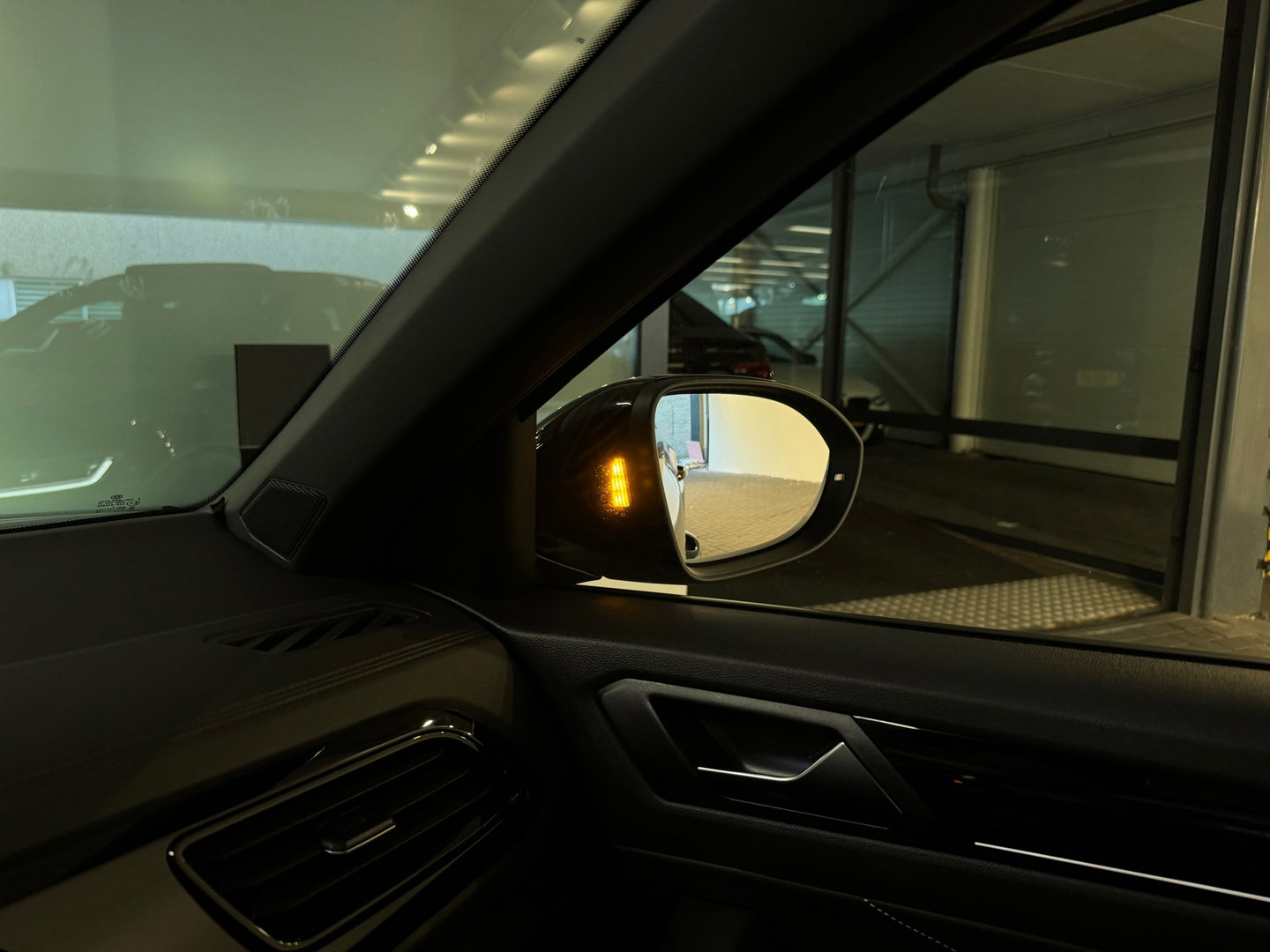 Volkswagen T-Roc 1.5 TSI R-Line Pano|Keyles|IQ|Sfeer|Camera