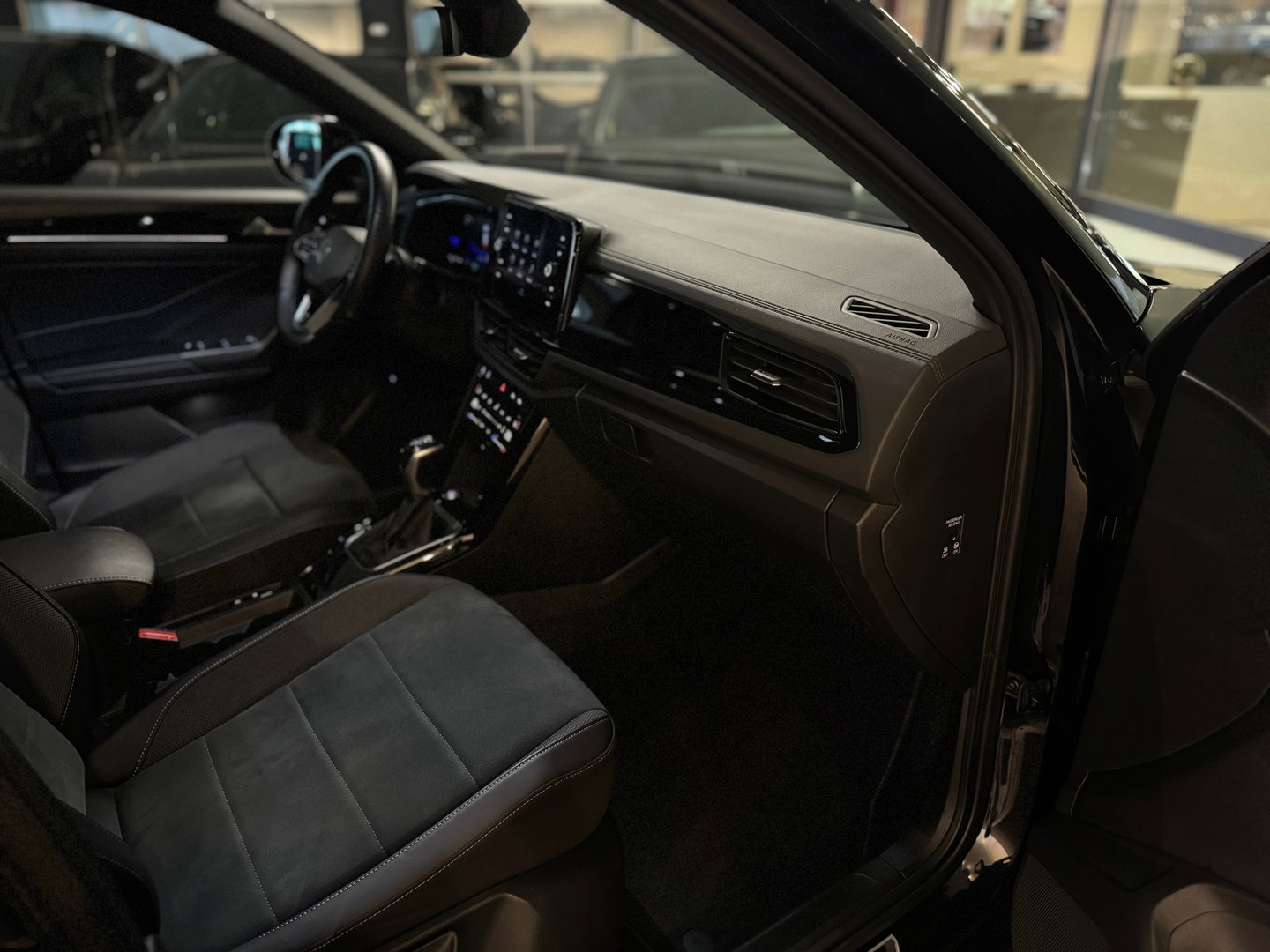 Volkswagen T-Roc 1.5 TSI R-Line Pano|Keyles|IQ|Sfeer|Camera