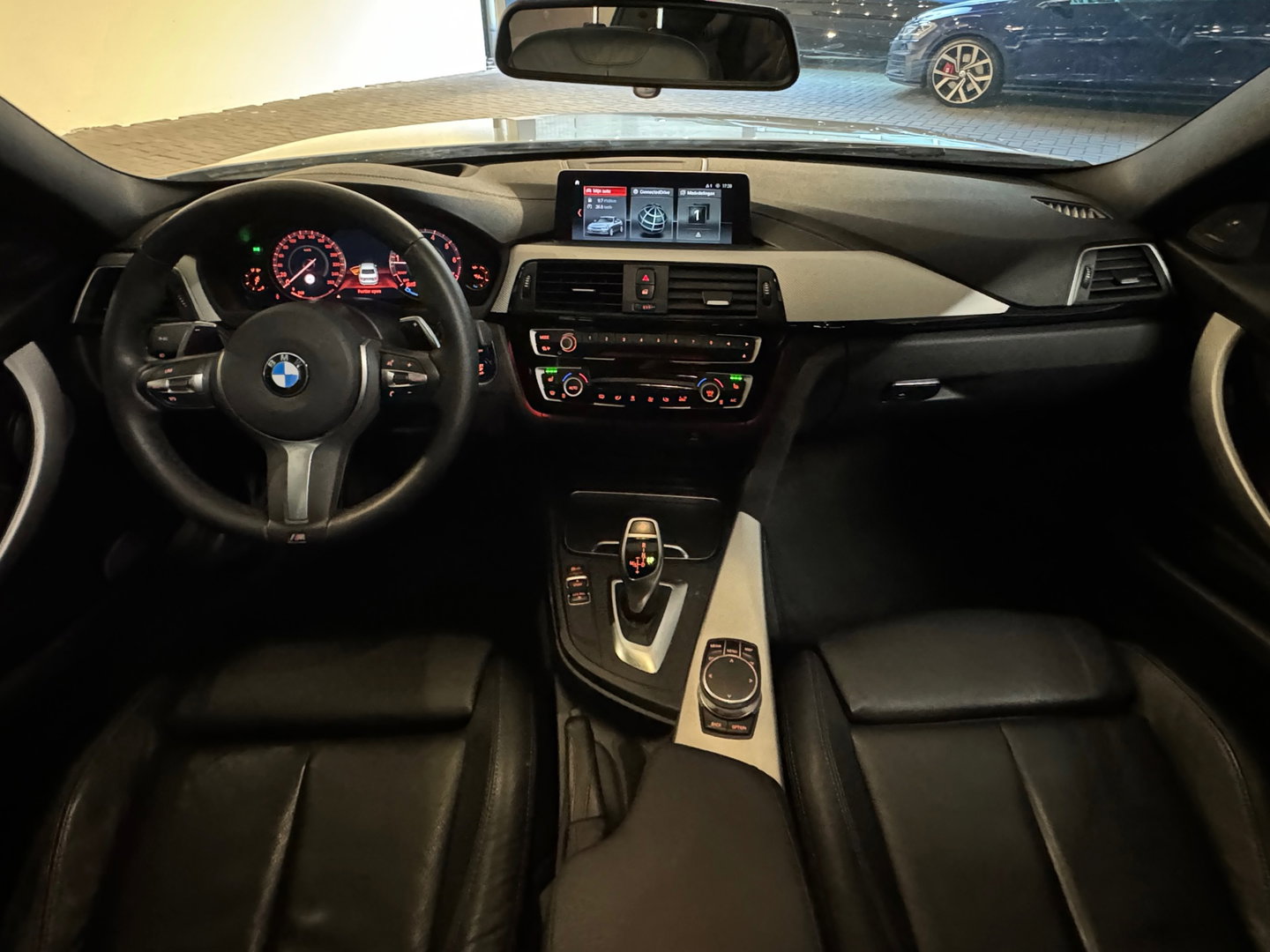BMW 3-serie 320i M Sport Pano|Sfeer|Camera|Leder|Stoelverw.