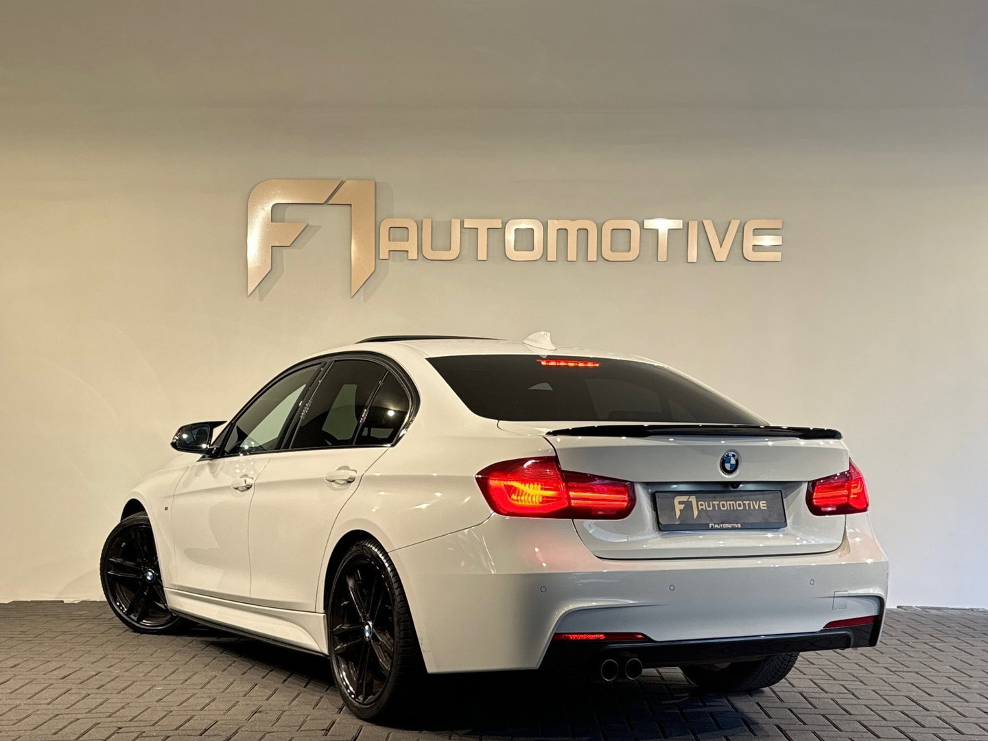 BMW 3-serie 320i M Sport Pano|Sfeer|Camera|Leder|Stoelverw.
