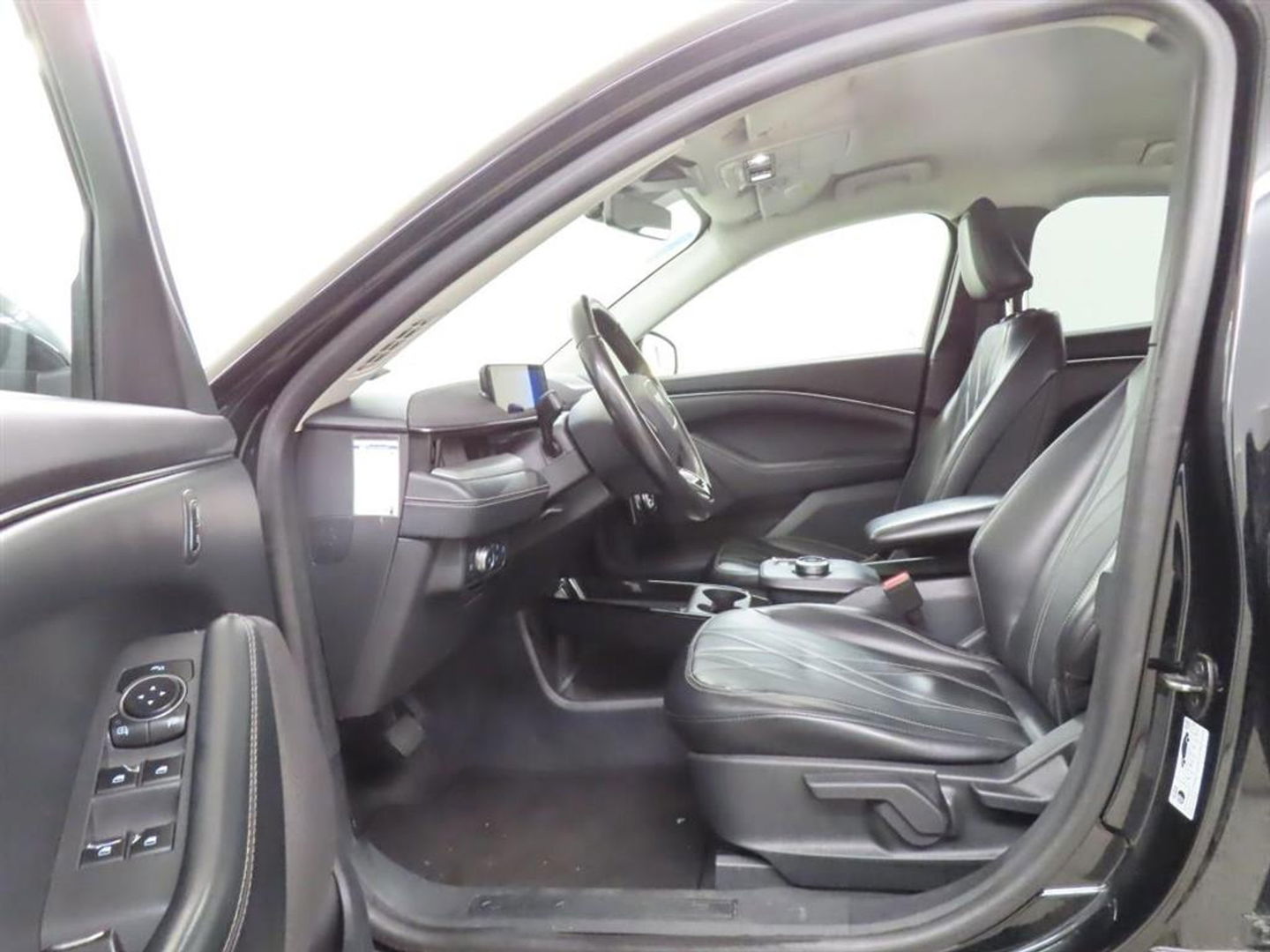 Ford Mustang Mach-E RWD 75 kWh [ 3-Fase ] {SOH-83%} (INCL.BTW)  Aut. *LEATHER | FULL-LED | DAB | DIGI-COCKPIT | KEYLESS | NAVI-FULLMAP | CARPLAY | HEATED-COMFORTSEATS | TOPVIEW | ADAPTIVE-CRUISE | PRIVACY-GLASS | 18'' ALU*