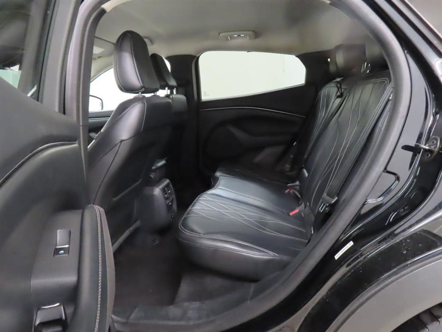 Ford Mustang Mach-E RWD 75 kWh [ 3-Fase ] {SOH-83%} (INCL.BTW)  Aut. *LEATHER | FULL-LED | DAB | DIGI-COCKPIT | KEYLESS | NAVI-FULLMAP | CARPLAY | HEATED-COMFORTSEATS | TOPVIEW | ADAPTIVE-CRUISE | PRIVACY-GLASS | 18'' ALU*