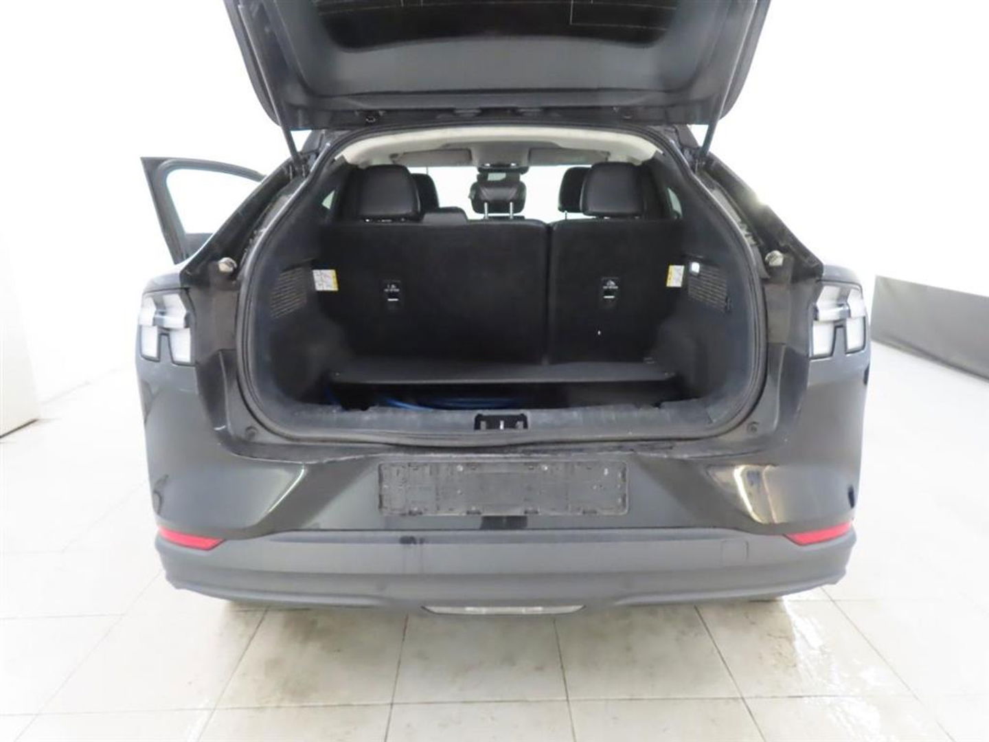 Ford Mustang Mach-E RWD 75 kWh [ 3-Fase ] {SOH-83%} (INCL.BTW)  Aut. *LEATHER | FULL-LED | DAB | DIGI-COCKPIT | KEYLESS | NAVI-FULLMAP | CARPLAY | HEATED-COMFORTSEATS | TOPVIEW | ADAPTIVE-CRUISE | PRIVACY-GLASS | 18'' ALU*