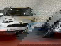 Toyota Yaris Cross - 1.5 HYBRID DYNAMIC STOEL/STUUR VERW. 17''LMV P.SENSOR V+A KEYLESS CAMERA LED ZWARTE HEMEL MODEL 2025