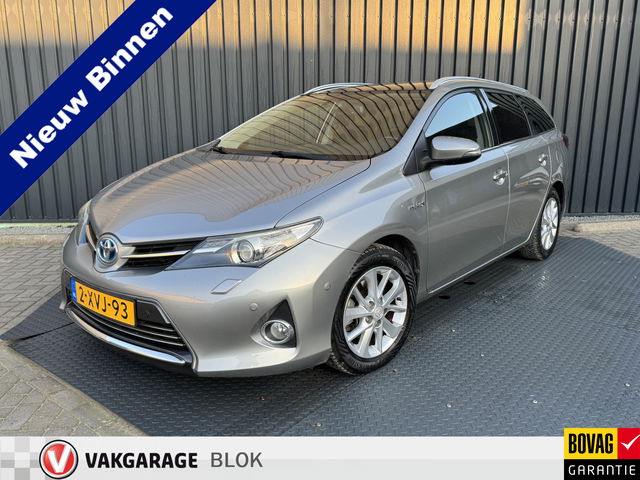 Toyota Auris - Touring Sports 1.8 Hybrid Lease+ | Panodak | Stoelverw. | Parkeersensoren V&A | Camera | Prijs Rijklaar!!
