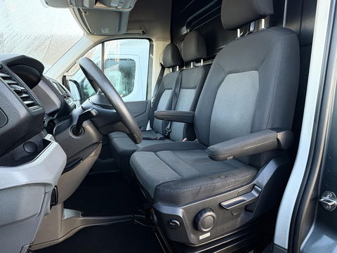 Volkswagen Crafter 35 2.0 TDI L4H3 170 PK | ERGO SEAT | CAMERA | PARKEERSENSOREN RONDOM