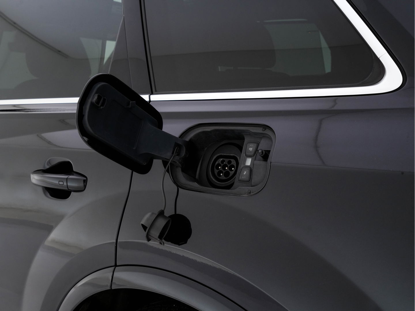 Audi Q7 3.0 TDI e-tron Quattro Sport (Plug-In) Aut. *PANO | LEATHER | ADAPTIVE-CRUISE | MATRIX-LED | BOSE-AUDIO | BLINDSPOT | MEMORY-PACK | DIGI-COCKPIT | HEATED-SPORTSEATS | NAVI-FULLMAP | CAMERA | HEAD-UP | SHIFTPADDLES | TOWBAR | 21"*