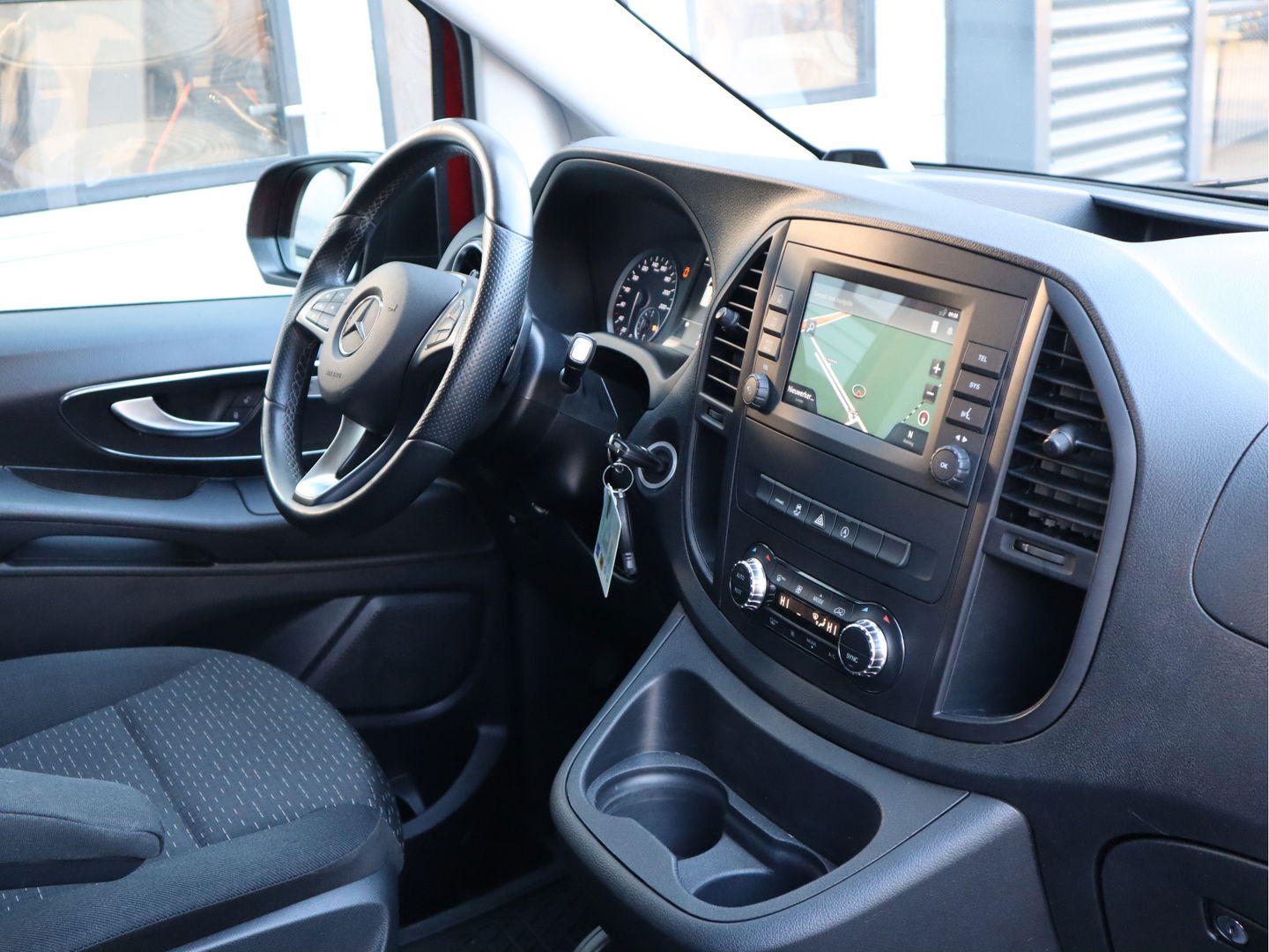 Mercedes-Benz Vito 116 CDI Euro 6 Automaat - DC 5 Pers - 2x Schuifdeur - LED - Trekhaak - Camera