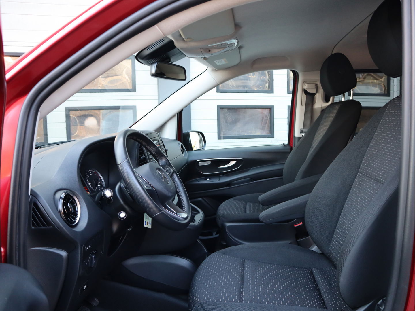 Mercedes-Benz Vito 116 CDI Euro 6 Automaat - DC 5 Pers - 2x Schuifdeur - LED - Trekhaak - Camera