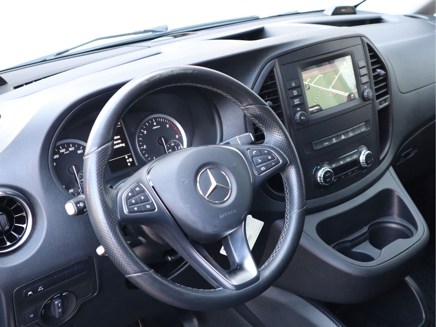 Mercedes-Benz Vito 116 CDI Euro 6 Automaat - DC 5 Pers - 2x Schuifdeur - LED - Trekhaak - Camera