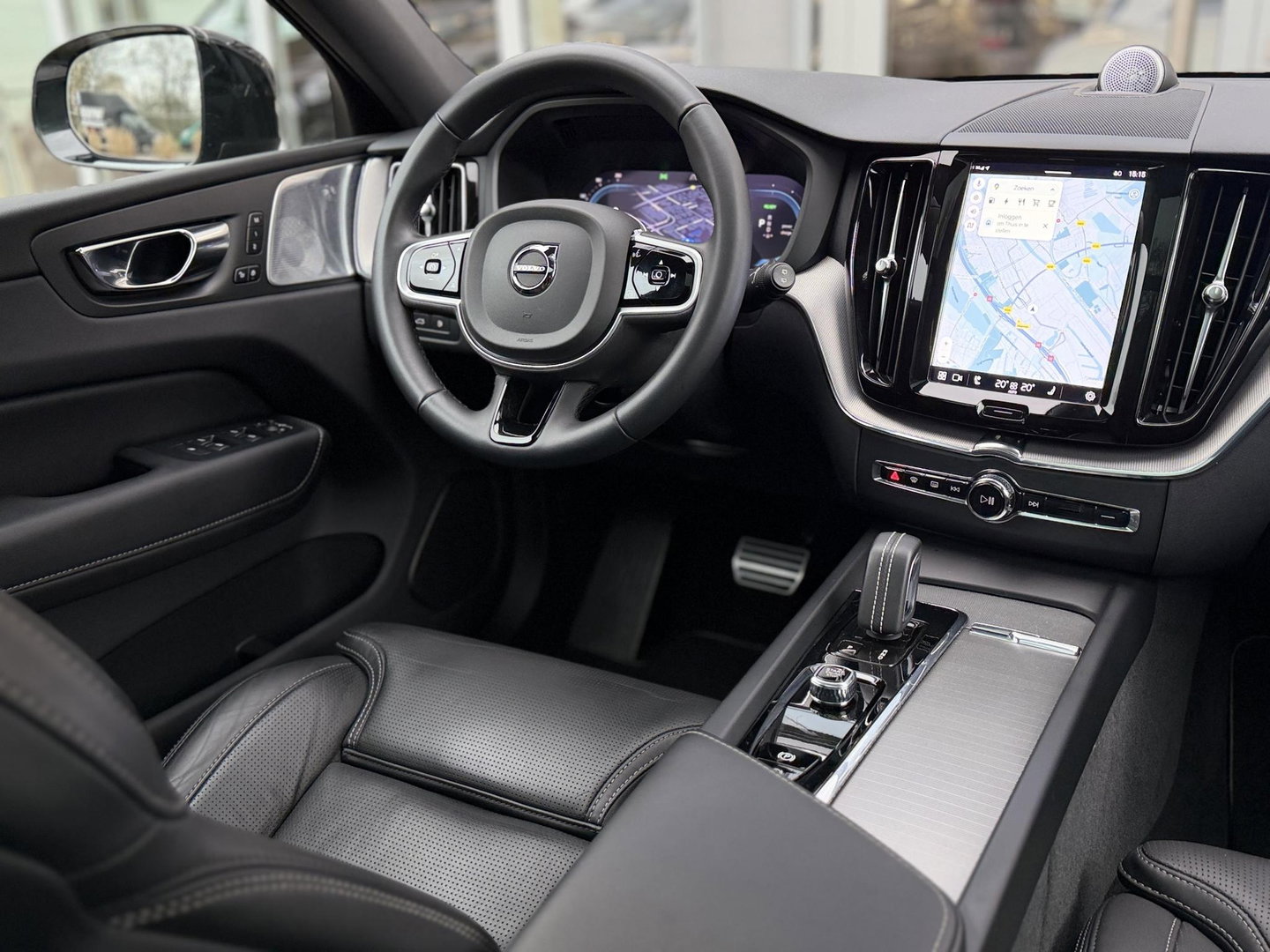 Volvo XC60 2.0 T8 Plug-in hybrid AWD R-Design |Facelift|Pano|Bowers & Wilkins|Stoel Ventilatie|Pilot Assist|Trekhaak