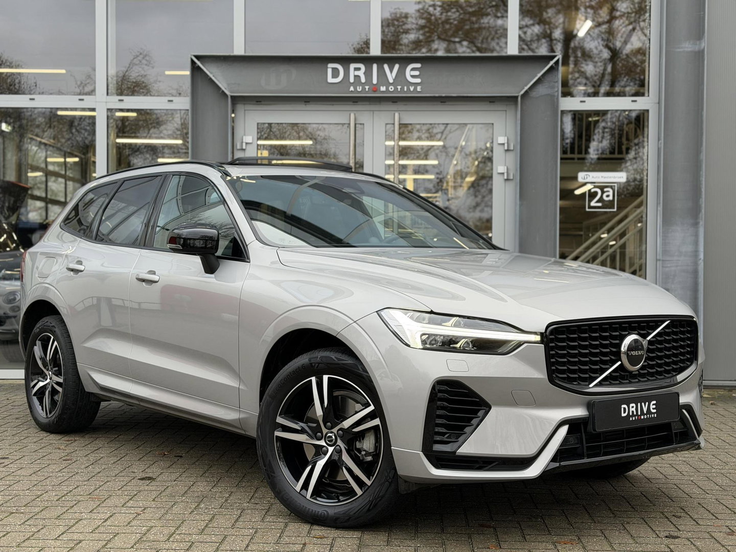 Volvo XC60 2.0 T8 Plug-in hybrid AWD R-Design |Facelift|Pano|Bowers & Wilkins|Stoel Ventilatie|Pilot Assist|Trekhaak