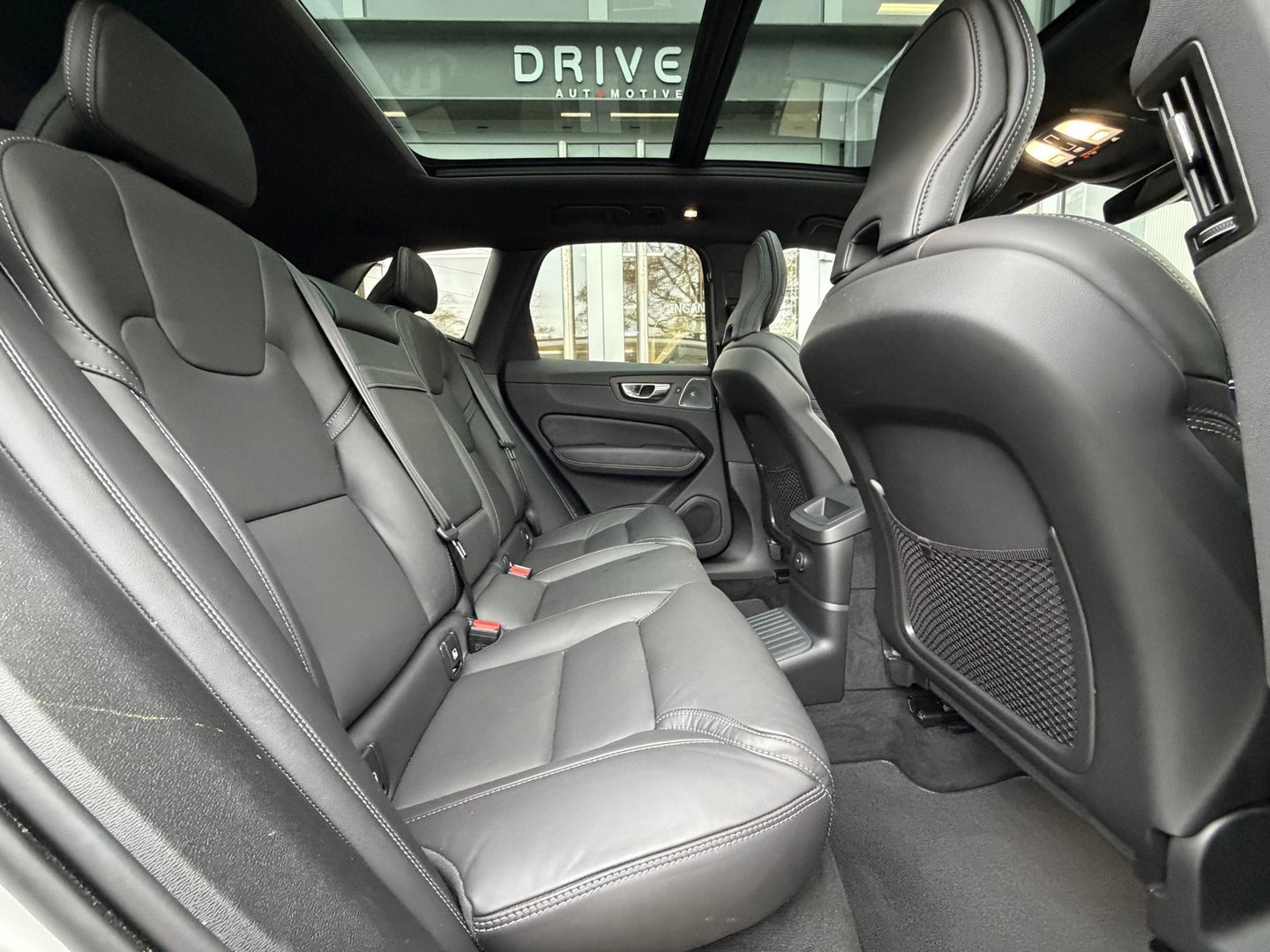 Volvo XC60 2.0 T8 Plug-in hybrid AWD R-Design |Facelift|Pano|Bowers & Wilkins|Stoel Ventilatie|Pilot Assist|Trekhaak