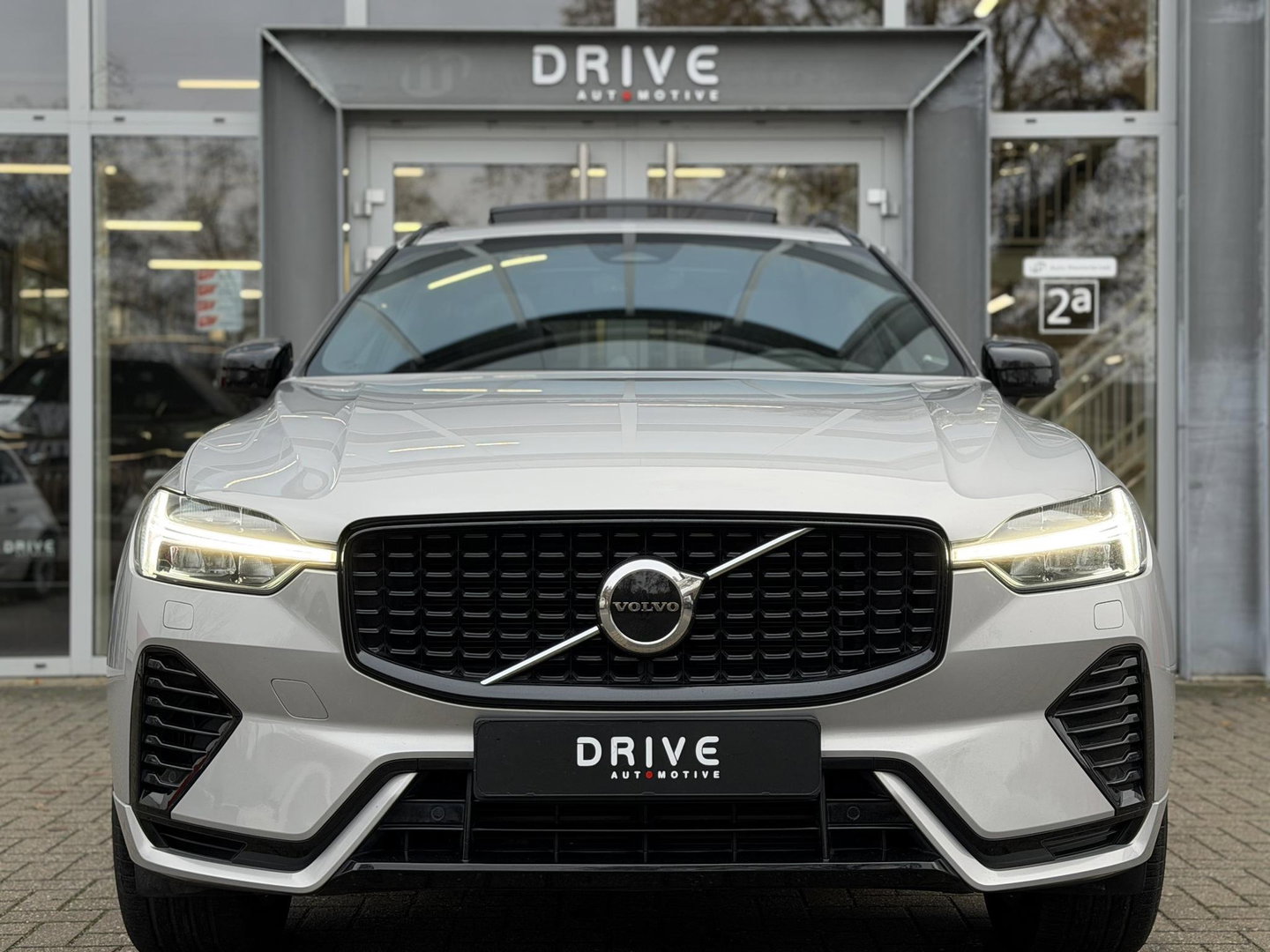 Volvo XC60 2.0 T8 Plug-in hybrid AWD R-Design |Facelift|Pano|Bowers & Wilkins|Stoel Ventilatie|Pilot Assist|Trekhaak