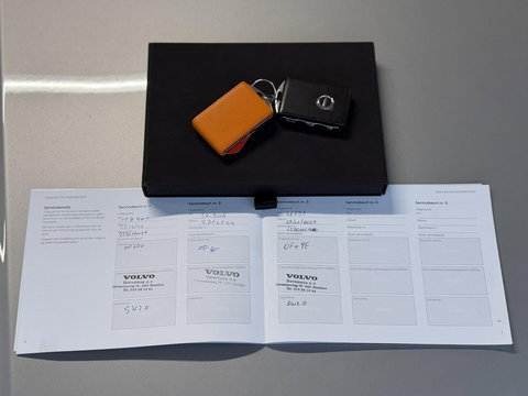 Volvo XC60 2.0 T8 Plug-in hybrid AWD R-Design |Facelift|Pano|Bowers & Wilkins|Stoel Ventilatie|Pilot Assist|Trekhaak