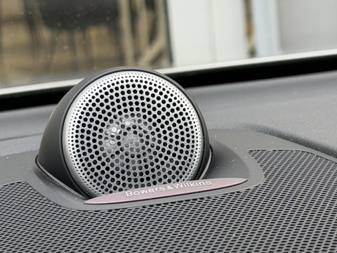 Volvo XC60 2.0 T8 Plug-in hybrid AWD R-Design |Facelift|Pano|Bowers & Wilkins|Stoel Ventilatie|Pilot Assist|Trekhaak