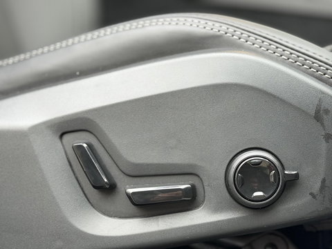 Volvo XC60 2.0 T8 Plug-in hybrid AWD R-Design |Facelift|Pano|Bowers & Wilkins|Stoel Ventilatie|Pilot Assist|Trekhaak