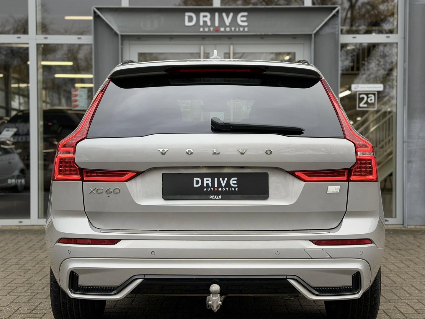 Volvo XC60 2.0 T8 Plug-in hybrid AWD R-Design |Facelift|Pano|Bowers & Wilkins|Stoel Ventilatie|Pilot Assist|Trekhaak
