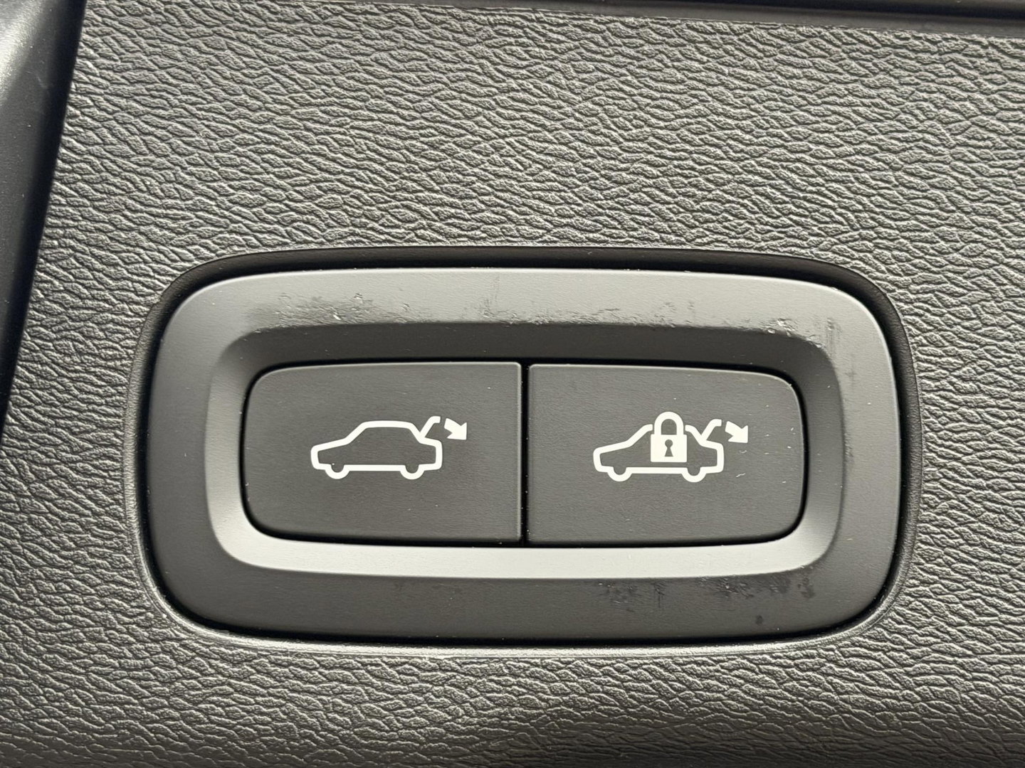 Volvo XC60 2.0 T8 Plug-in hybrid AWD R-Design |Facelift|Pano|Bowers & Wilkins|Stoel Ventilatie|Pilot Assist|Trekhaak