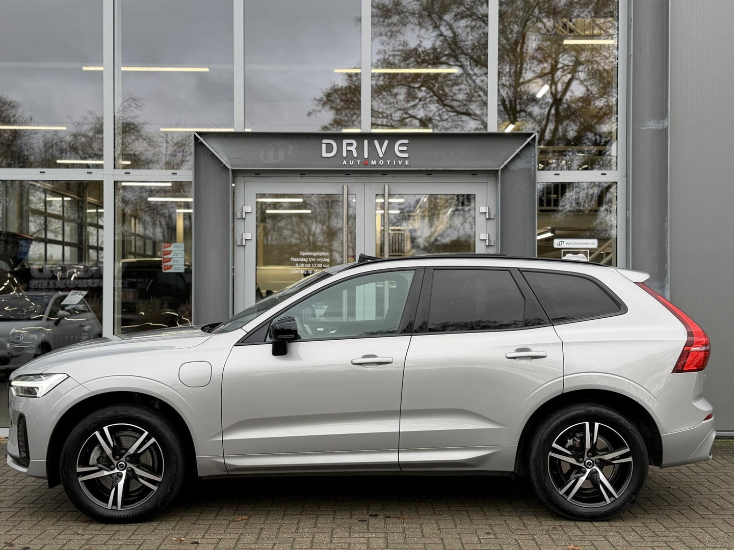 Volvo XC60 2.0 T8 Plug-in hybrid AWD R-Design |Facelift|Pano|Bowers & Wilkins|Stoel Ventilatie|Pilot Assist|Trekhaak