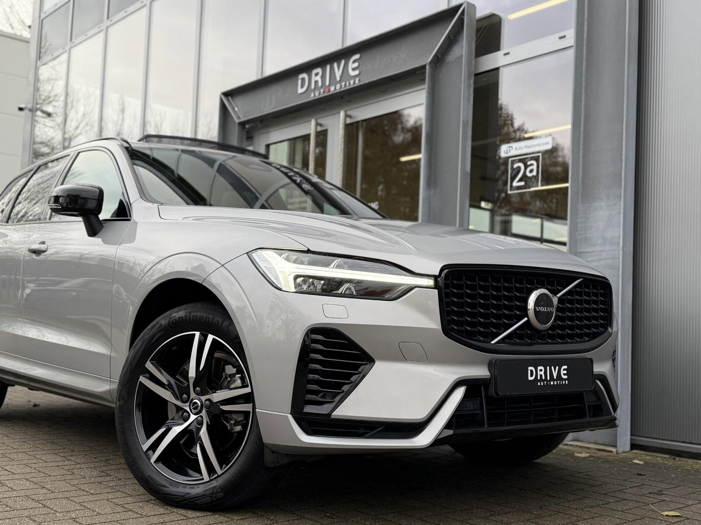 Volvo XC60 2.0 T8 Plug-in hybrid AWD R-Design |Facelift|Pano|Bowers & Wilkins|Stoel Ventilatie|Pilot Assist|Trekhaak