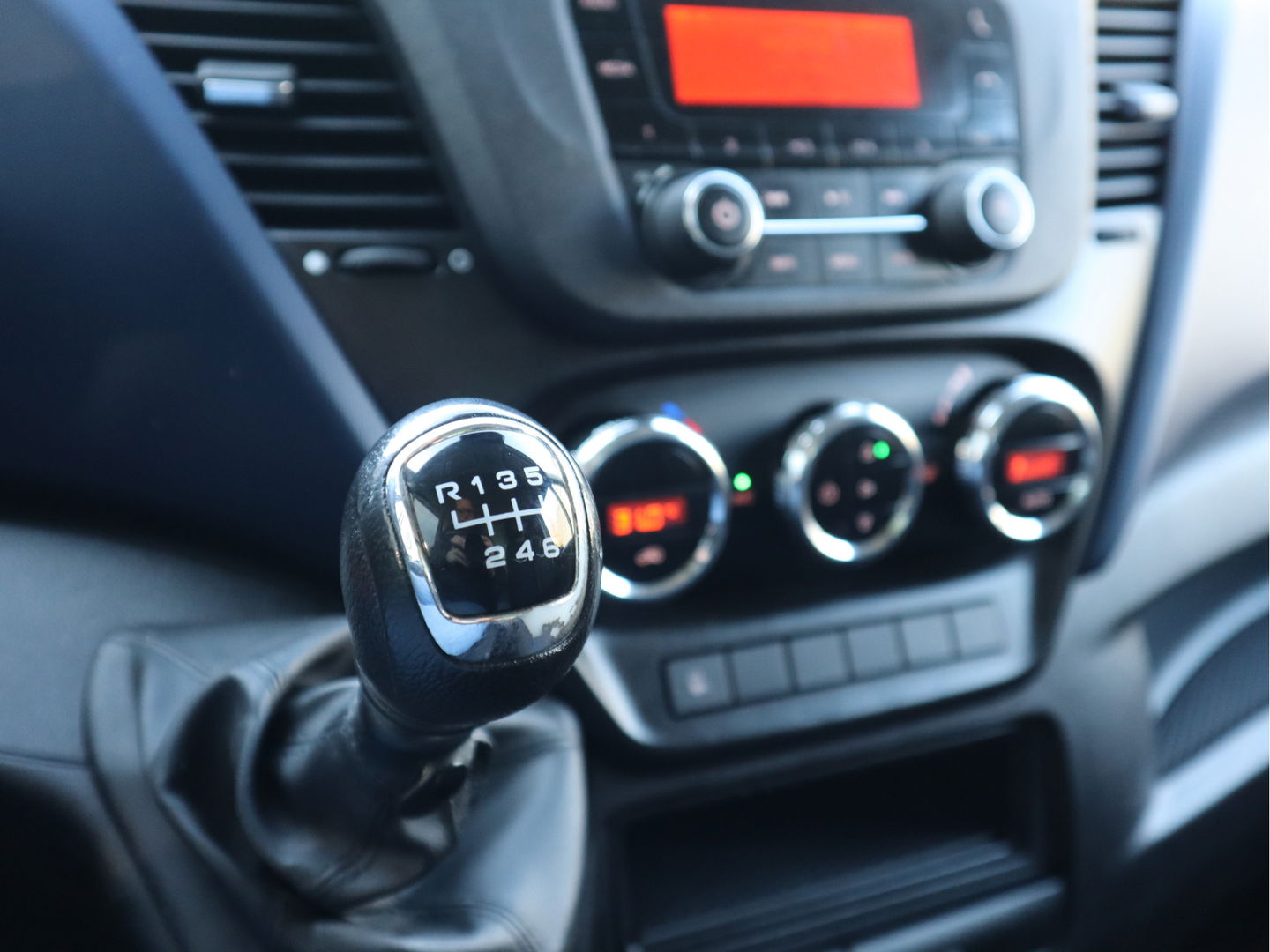 Iveco Daily 35C16 3.0 N1 Euro 6 - Bakwagen - Trekhaak - 1.000 kg Laadklep