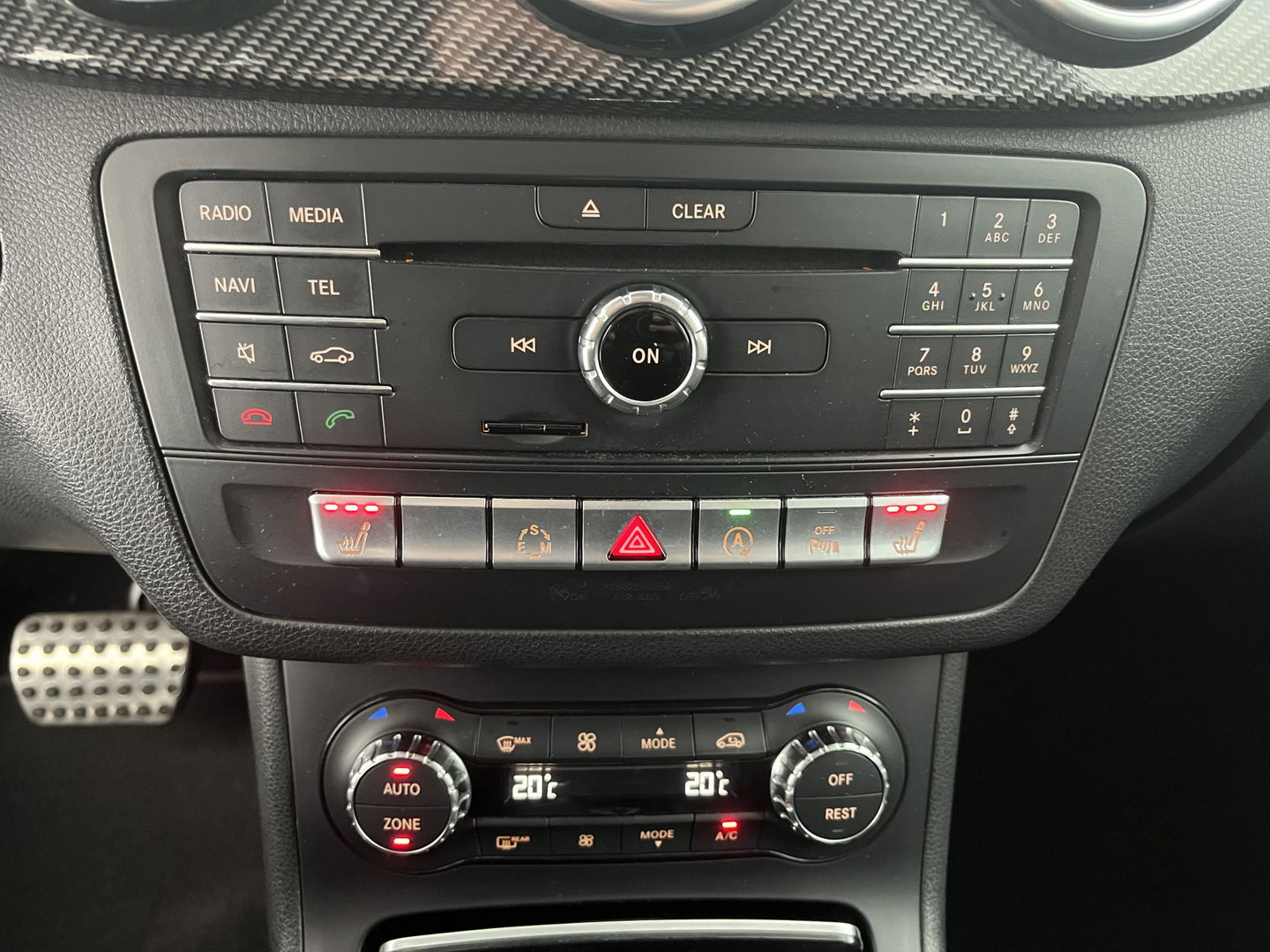 Mercedes-Benz B-Klasse 180 Ambition AMG Aut. *LEATHER-FABRIC | FULL-LED | HEATED-SPORTSEATS | NAVI-FULLMAP | SHIFT-PADDLES | PRIVACY-GLASS | ECC | PDC | CRUISE | 18''ALU | TOWBAR*