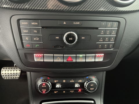 Mercedes-Benz B-Klasse 180 Ambition AMG Aut. *LEATHER-FABRIC | FULL-LED | HEATED-SPORTSEATS | NAVI-FULLMAP | SHIFT-PADDLES | PRIVACY-GLASS | ECC | PDC | CRUISE | 18''ALU | TOWBAR*