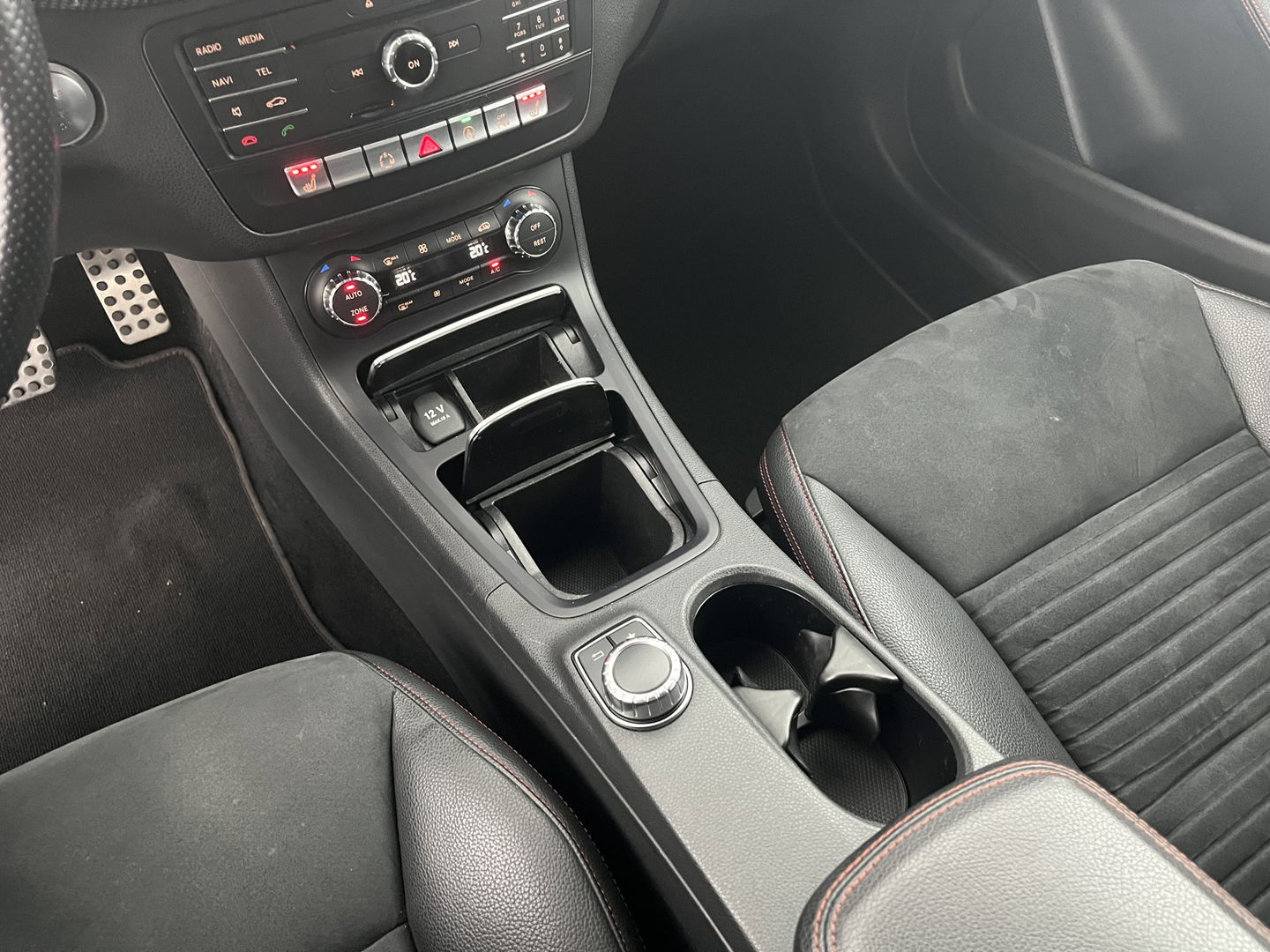 Mercedes-Benz B-Klasse 180 Ambition AMG Aut. *LEATHER-FABRIC | FULL-LED | HEATED-SPORTSEATS | NAVI-FULLMAP | SHIFT-PADDLES | PRIVACY-GLASS | ECC | PDC | CRUISE | 18''ALU | TOWBAR*