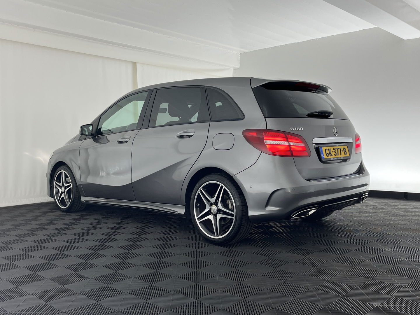 Mercedes-Benz B-Klasse 180 Ambition AMG Aut. *LEATHER-FABRIC | FULL-LED | HEATED-SPORTSEATS | NAVI-FULLMAP | SHIFT-PADDLES | PRIVACY-GLASS | ECC | PDC | CRUISE | 18''ALU | TOWBAR*