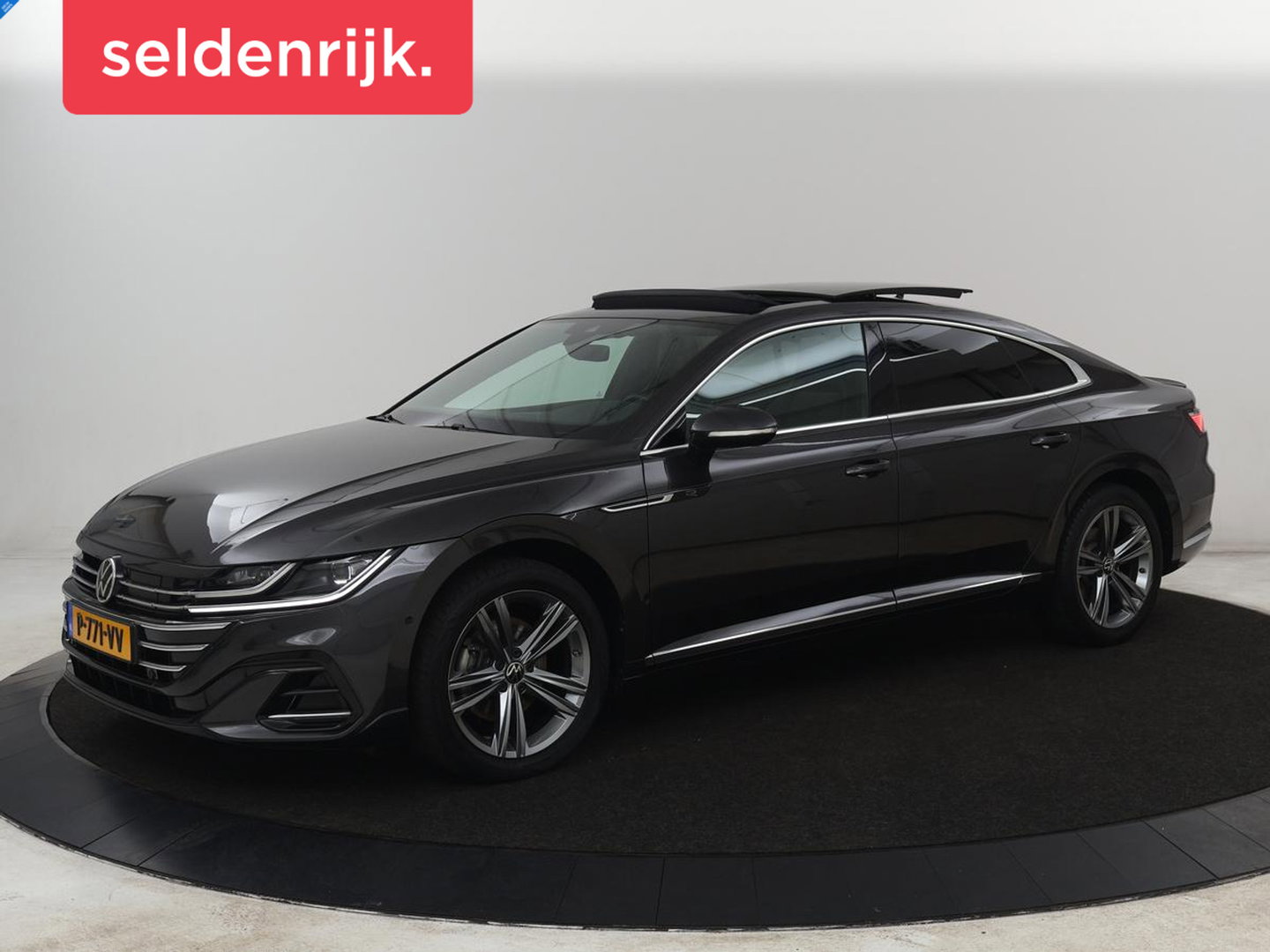 Volkswagen Arteon 1.4 TSI eHybrid R-Line | Panoramadak | Nappaleder | Stoelverwarming | Trekhaak | Camera | File Assistent | Carplay | Matrix LED | Navigatie | Sfeerverlichting | Achterbankverwarming | PHEV | Plug In