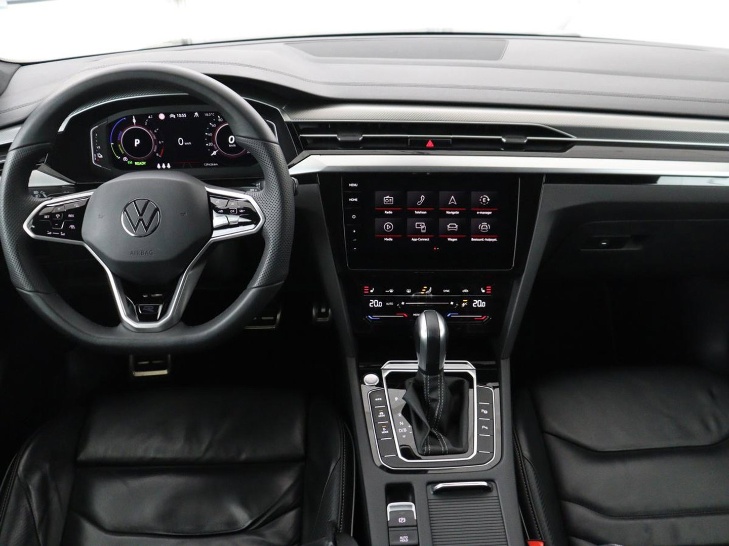 Volkswagen Arteon 1.4 TSI eHybrid R-Line | Panoramadak | Nappaleder | Stoelverwarming | Trekhaak | Camera | File Assistent | Carplay | Matrix LED | Navigatie | Sfeerverlichting | Achterbankverwarming | PHEV | Plug In