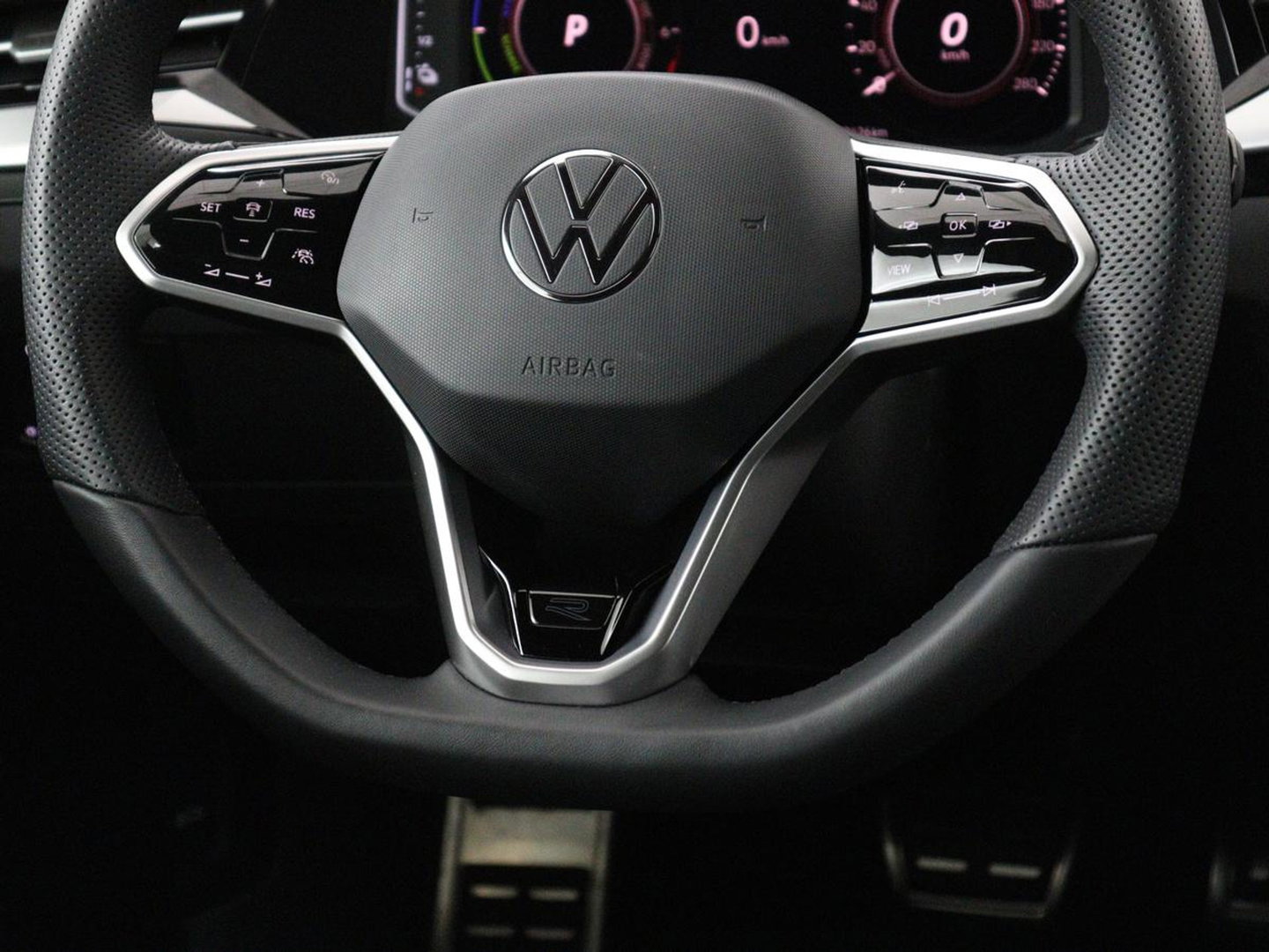 Volkswagen Arteon 1.4 TSI eHybrid R-Line | Panoramadak | Nappaleder | Stoelverwarming | Trekhaak | Camera | File Assistent | Carplay | Matrix LED | Navigatie | Sfeerverlichting | Achterbankverwarming | PHEV | Plug In