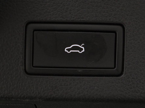 Volkswagen Arteon 1.4 TSI eHybrid R-Line | Panoramadak | Nappaleder | Stoelverwarming | Trekhaak | Camera | File Assistent | Carplay | Matrix LED | Navigatie | Sfeerverlichting | Achterbankverwarming | PHEV | Plug In