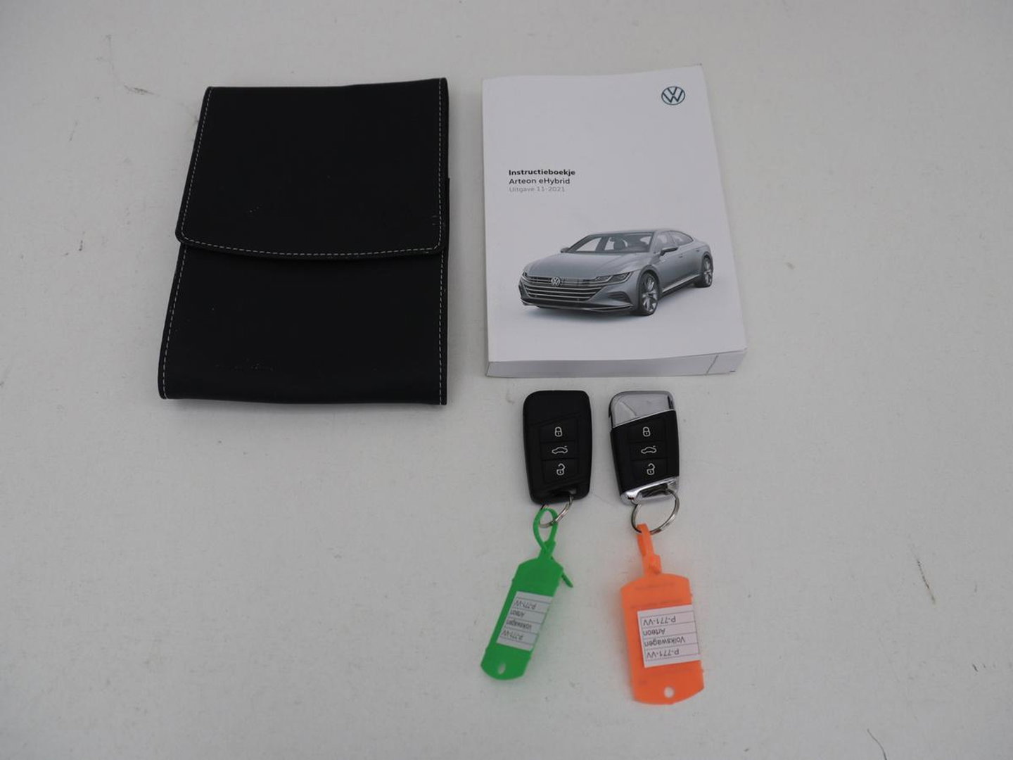 Volkswagen Arteon 1.4 TSI eHybrid R-Line | Panoramadak | Nappaleder | Stoelverwarming | Trekhaak | Camera | File Assistent | Carplay | Matrix LED | Navigatie | Sfeerverlichting | Achterbankverwarming | PHEV | Plug In