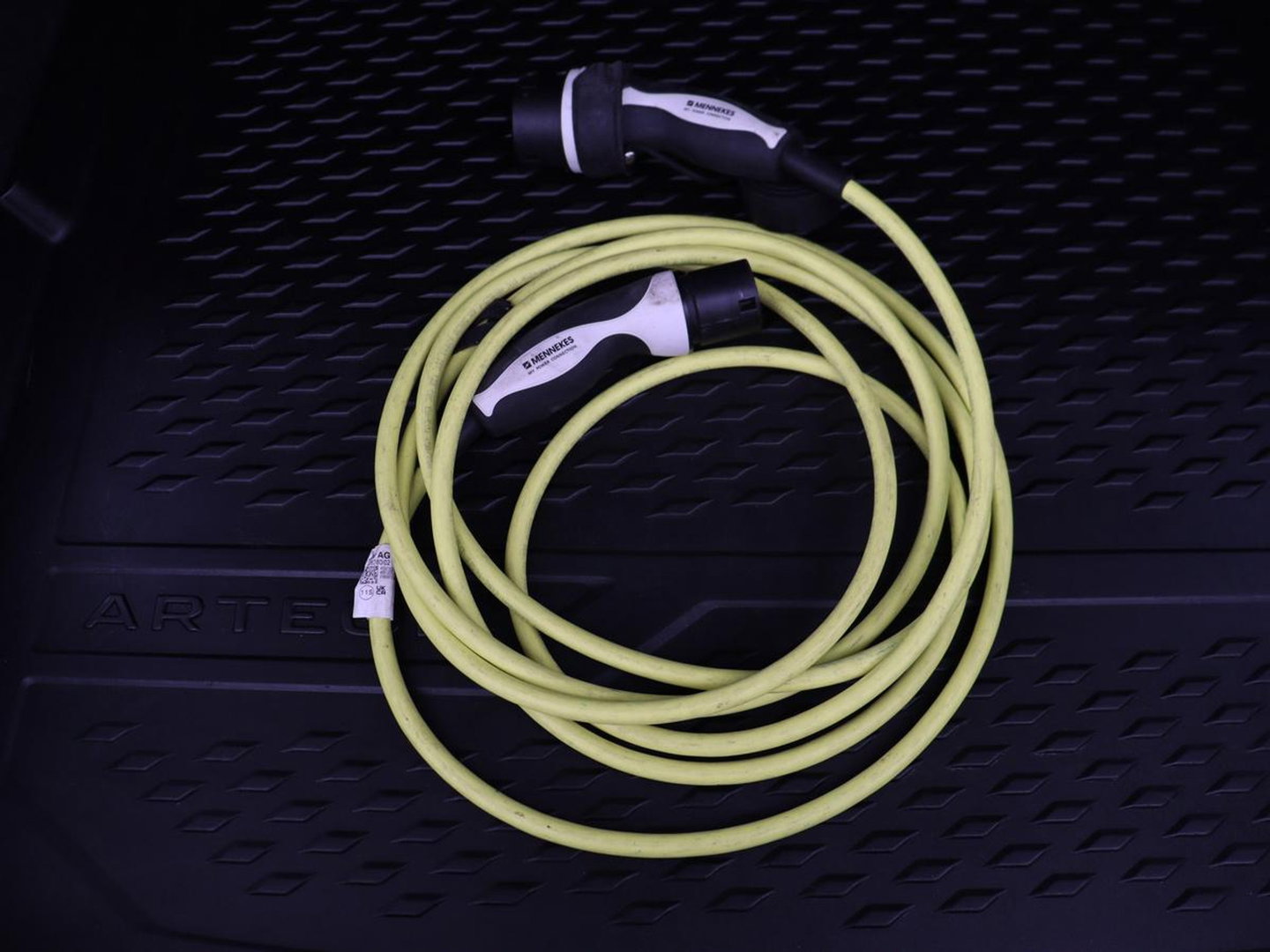 Volkswagen Arteon 1.4 TSI eHybrid R-Line | Panoramadak | Nappaleder | Stoelverwarming | Trekhaak | Camera | File Assistent | Carplay | Matrix LED | Navigatie | Sfeerverlichting | Achterbankverwarming | PHEV | Plug In