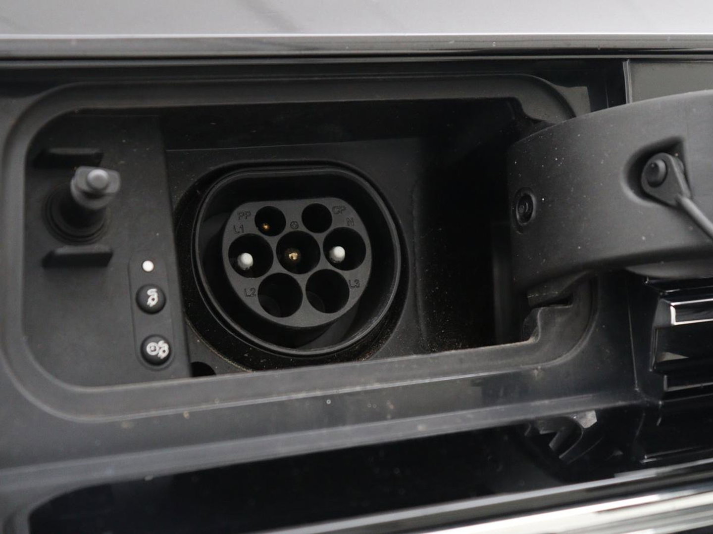 Volkswagen Arteon 1.4 TSI eHybrid R-Line | Panoramadak | Nappaleder | Stoelverwarming | Trekhaak | Camera | File Assistent | Carplay | Matrix LED | Navigatie | Sfeerverlichting | Achterbankverwarming | PHEV | Plug In