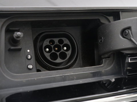 Volkswagen Arteon 1.4 TSI eHybrid R-Line | Panoramadak | Nappaleder | Stoelverwarming | Trekhaak | Camera | File Assistent | Carplay | Matrix LED | Navigatie | Sfeerverlichting | Achterbankverwarming | PHEV | Plug In